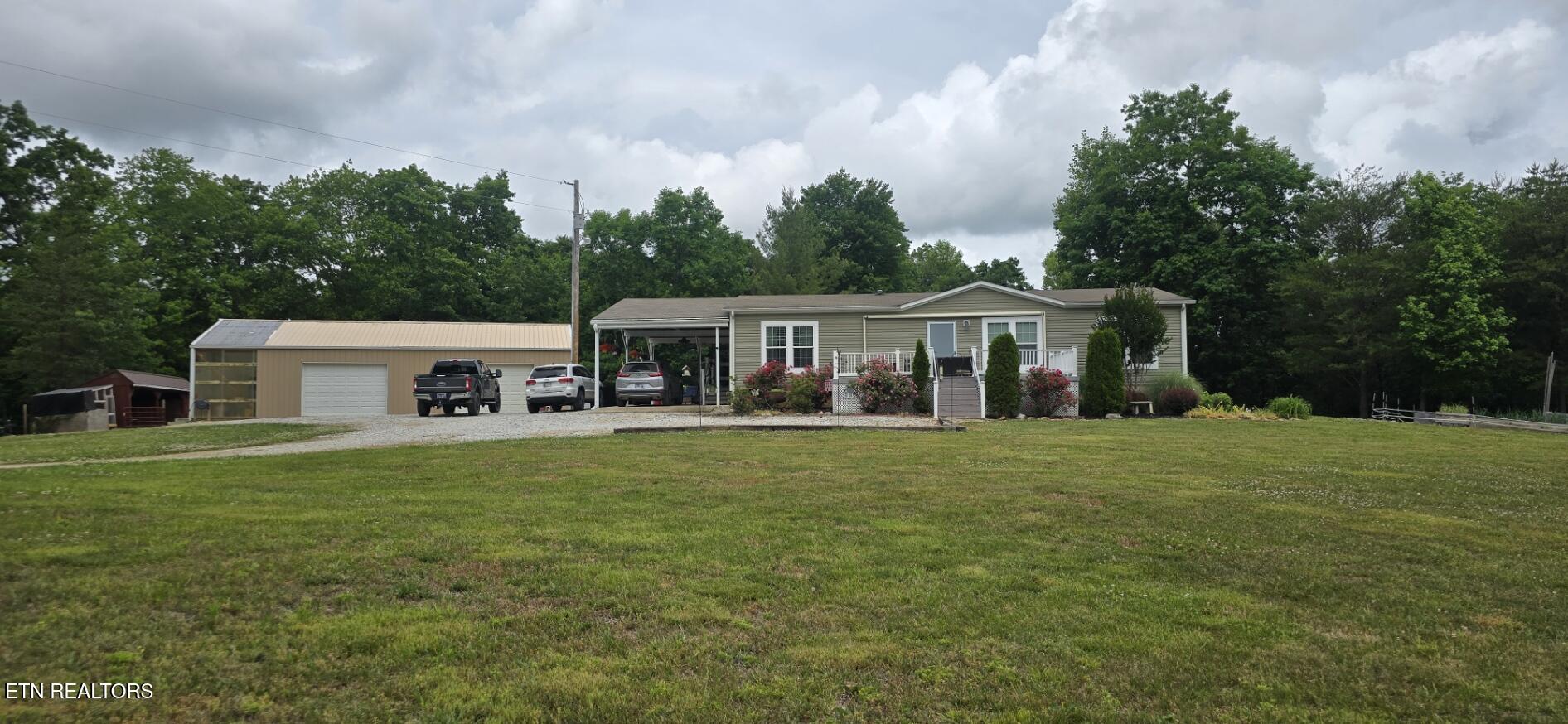 815 Crooked Branch Pvt Road Huntsville TN 37756