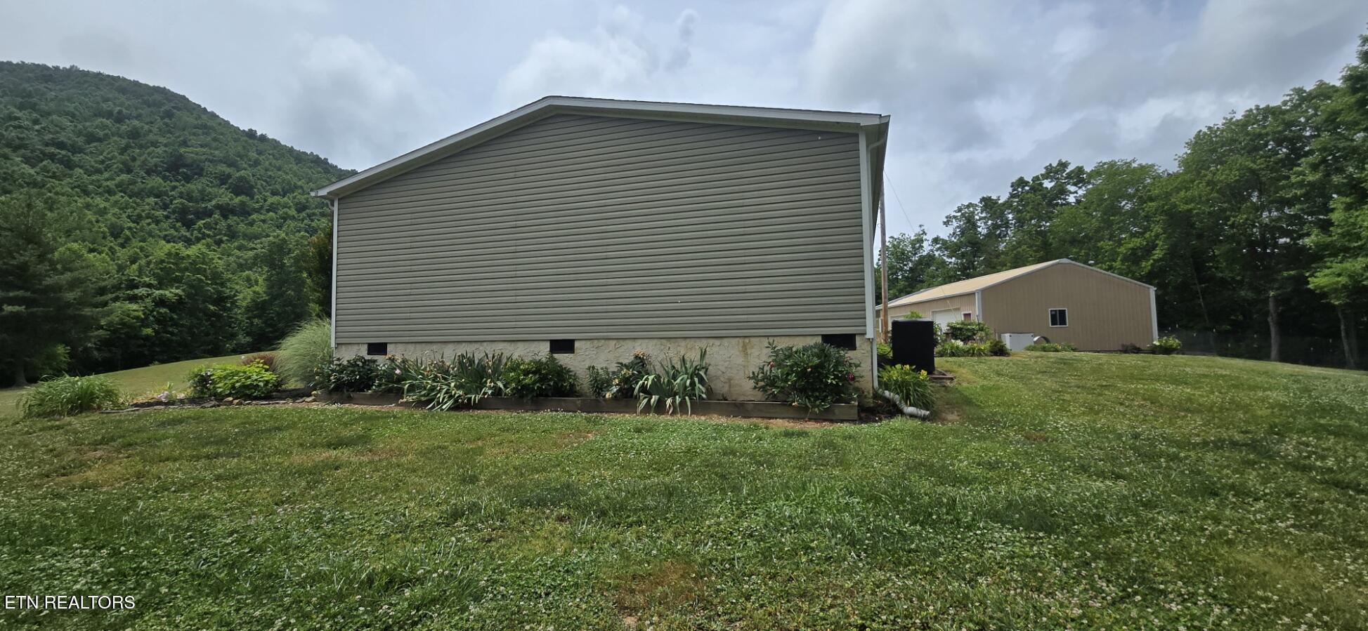 815 Crooked Branch Pvt Road Huntsville TN 37756