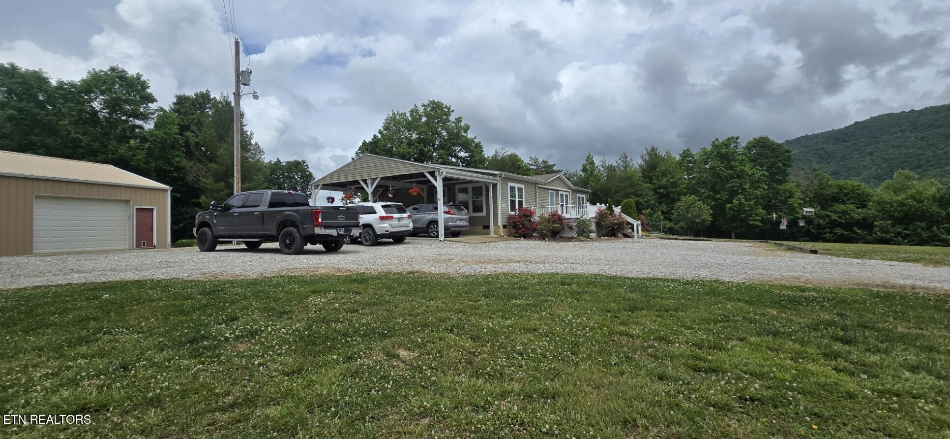 815 Crooked Branch Pvt Road Huntsville TN 37756