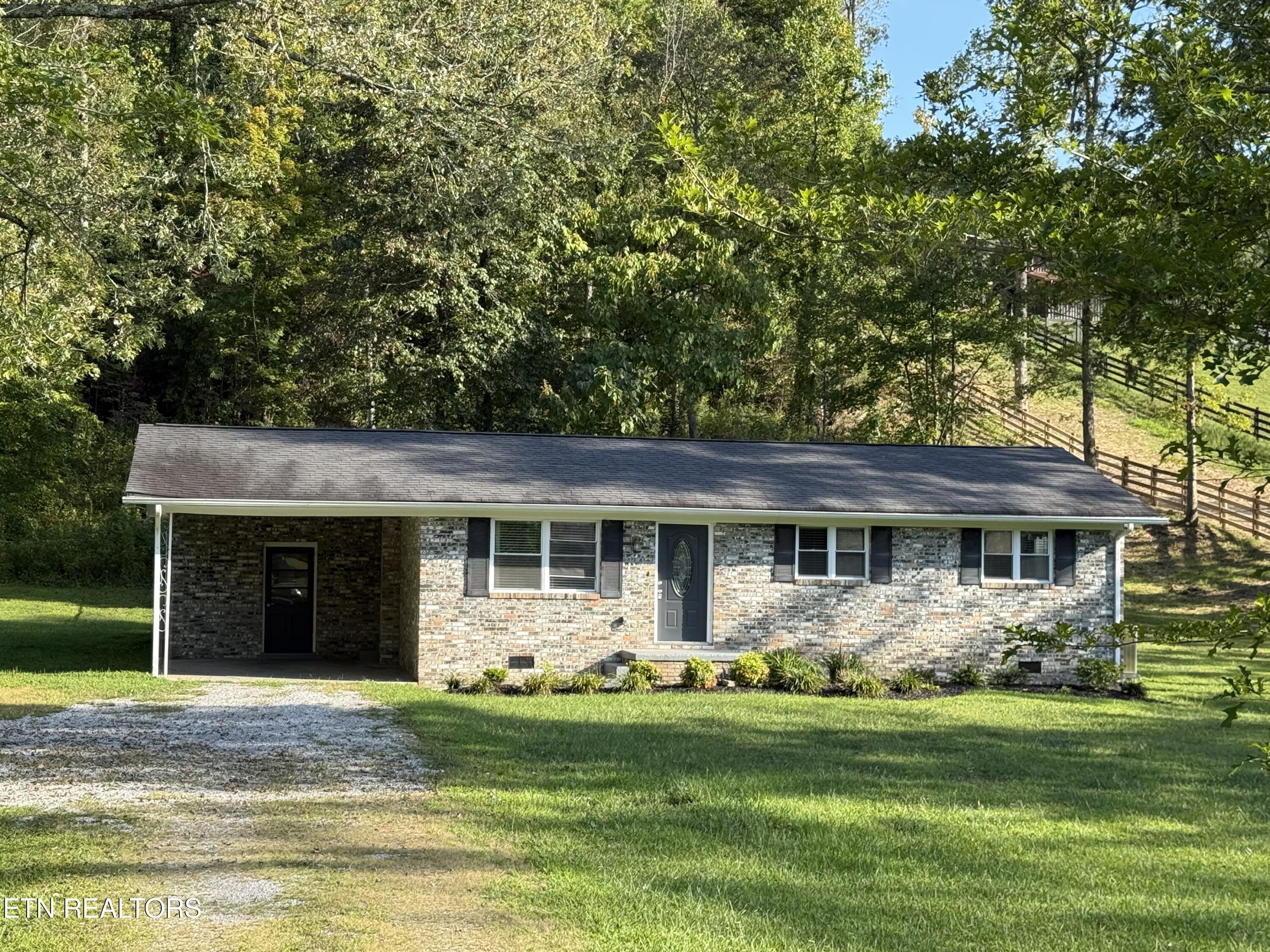 3035 W Wolf Valley Road Clinton TN 37716