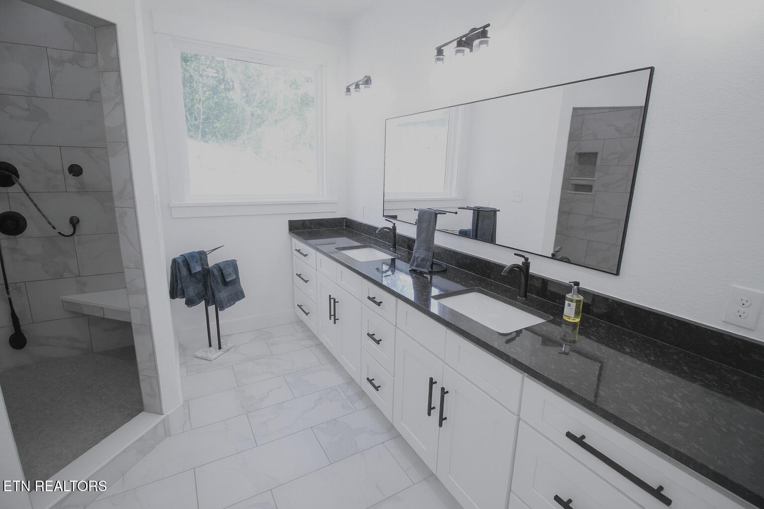 305 Kawga Loudon TN 37774