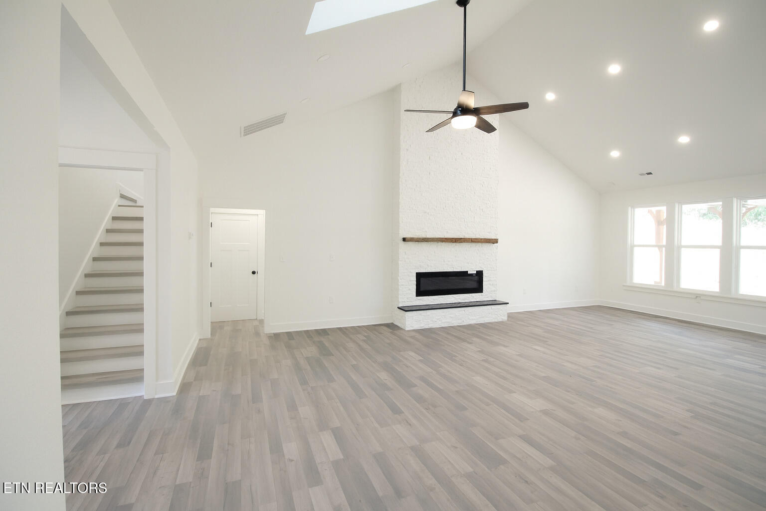 305 Kawga Loudon TN 37774
