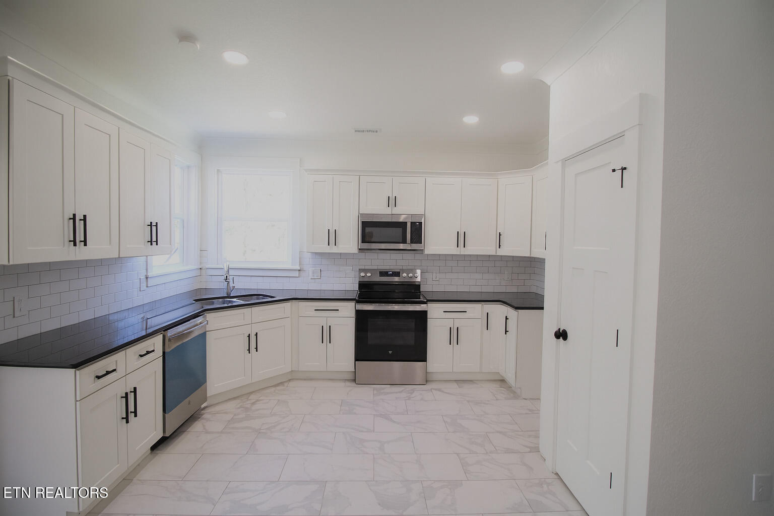 305 Kawga Loudon TN 37774