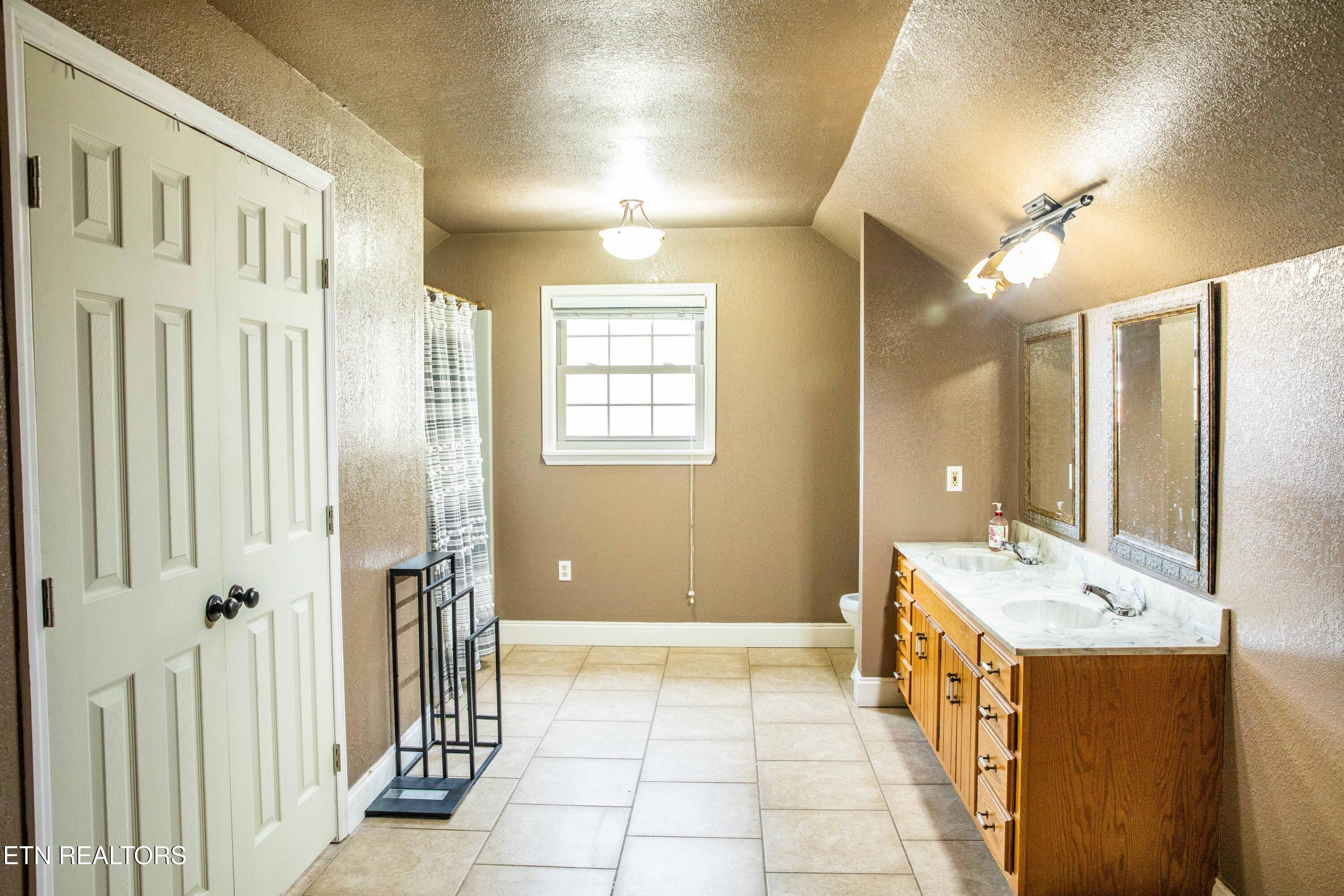 306 Mountain Road New Tazewell TN 37825