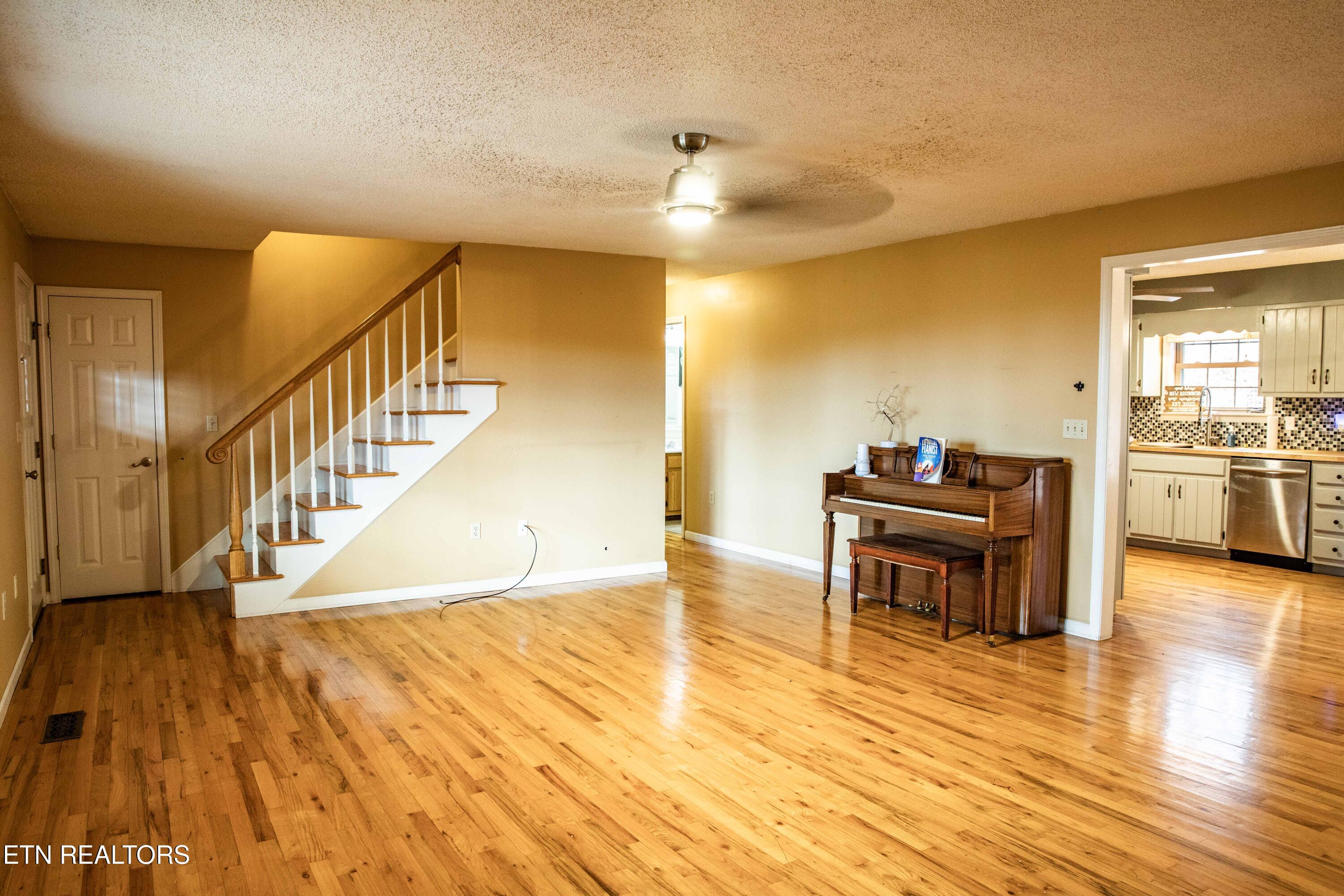 306 Mountain Road New Tazewell TN 37825