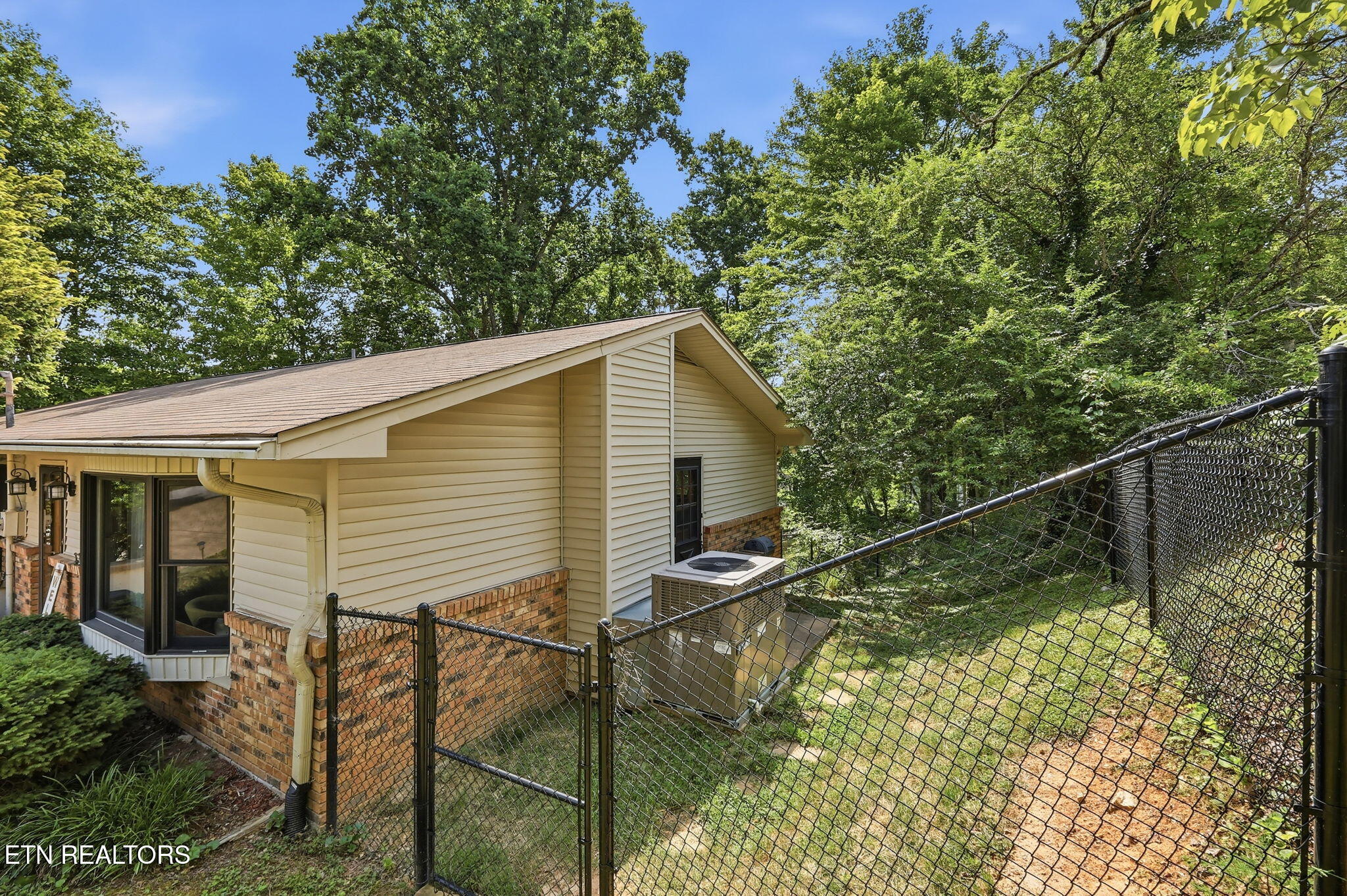 126 Westwood Drive Clinton TN 37716
