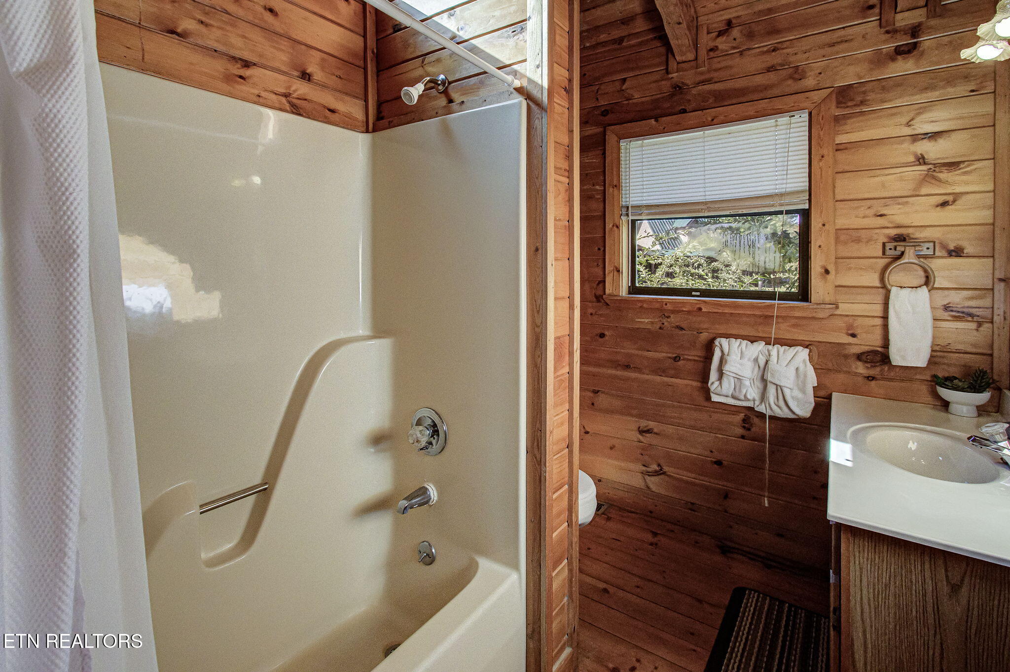 1640 Bench Mountain Way Sevierville TN 37862