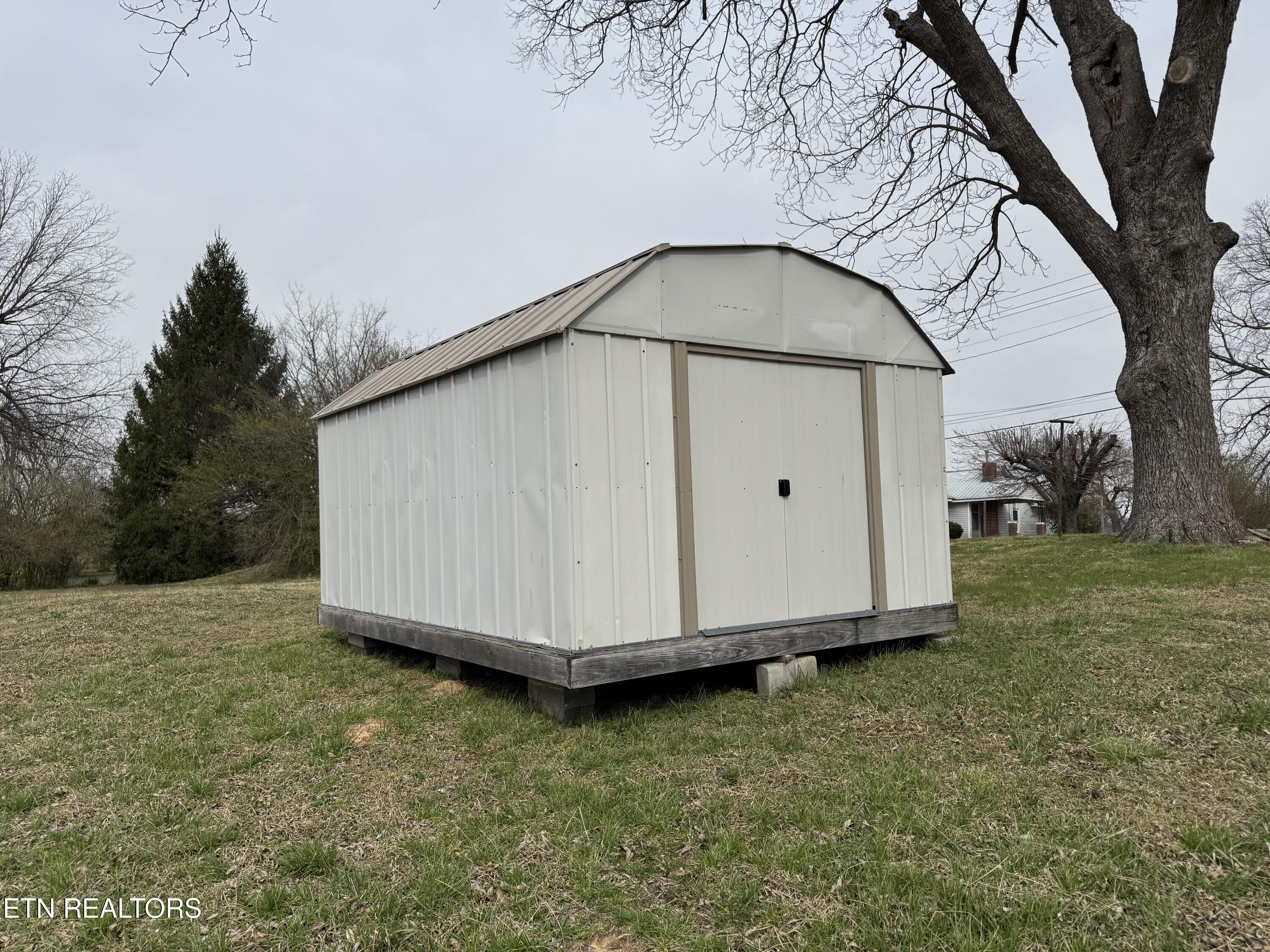1302 W Morris Street Sweetwater TN 37874