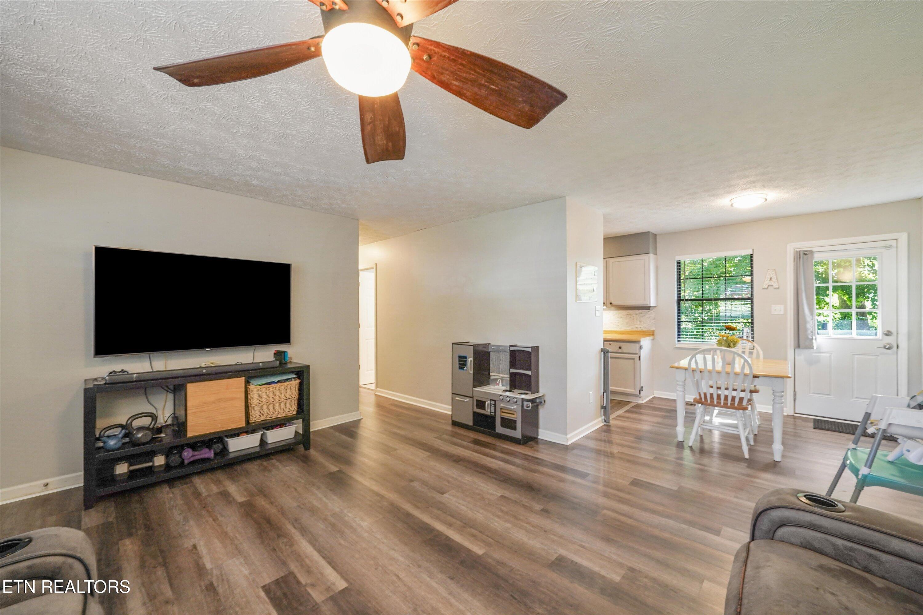 305 Red Fox Lane Clinton TN 37716