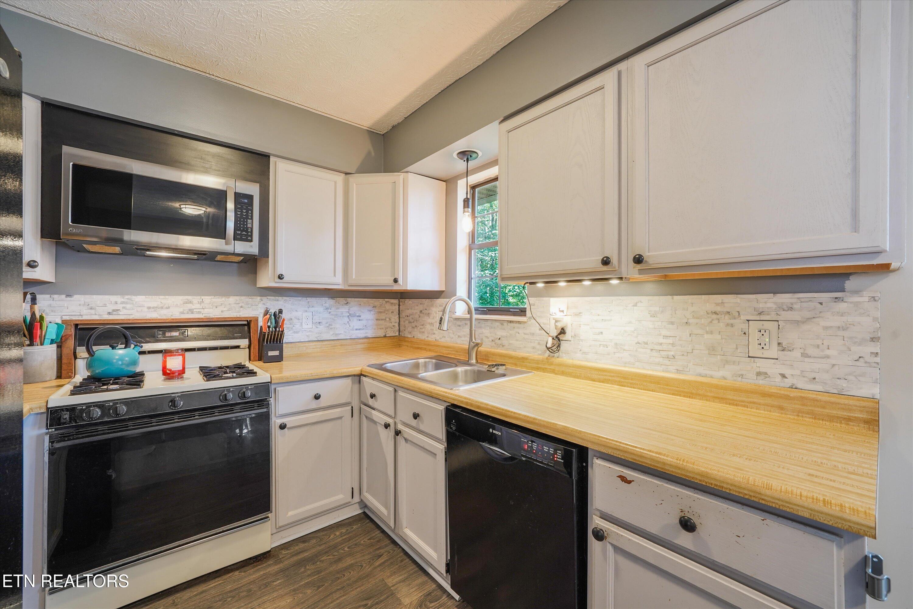 305 Red Fox Lane Clinton TN 37716