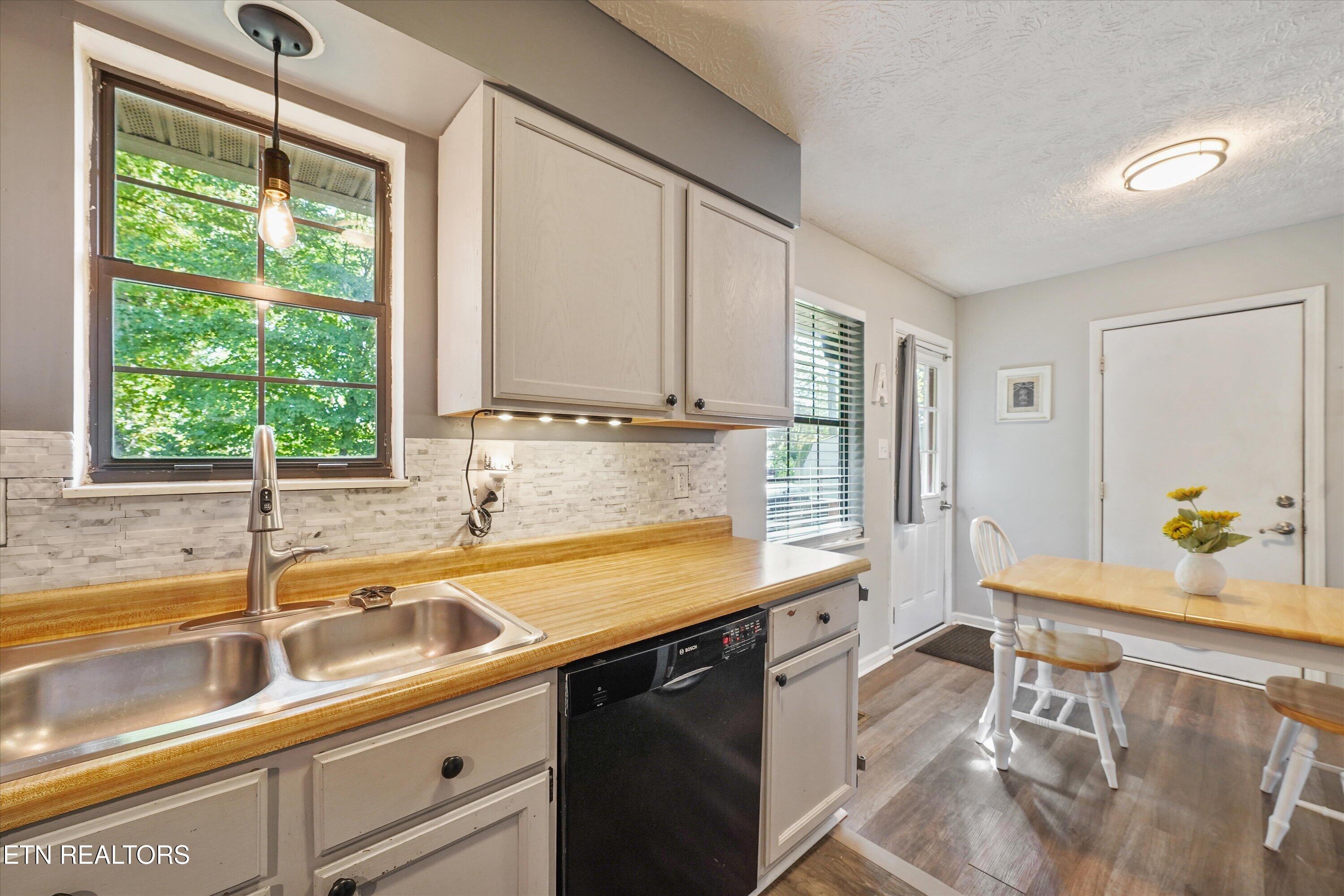 305 Red Fox Lane Clinton TN 37716