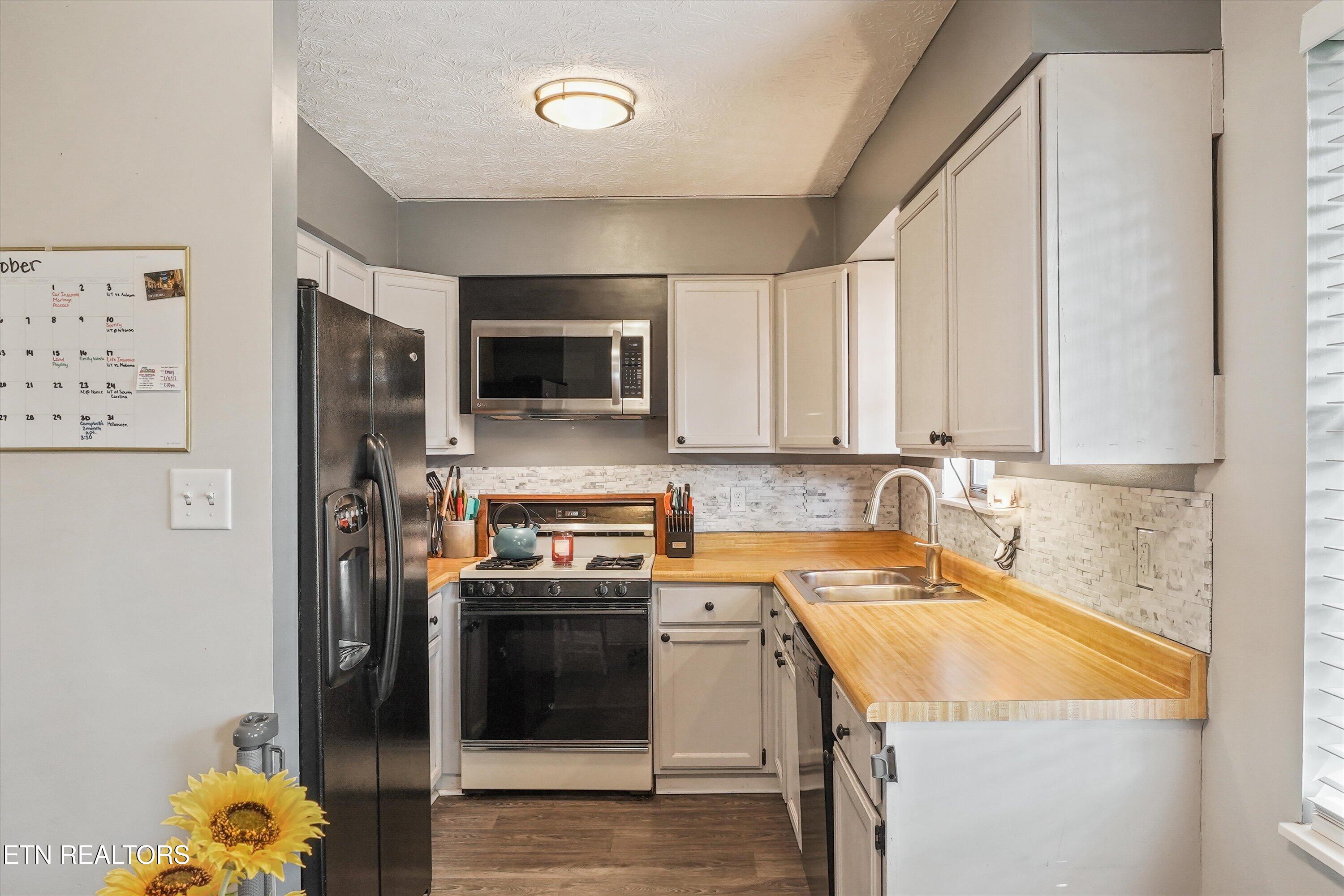 305 Red Fox Lane Clinton TN 37716