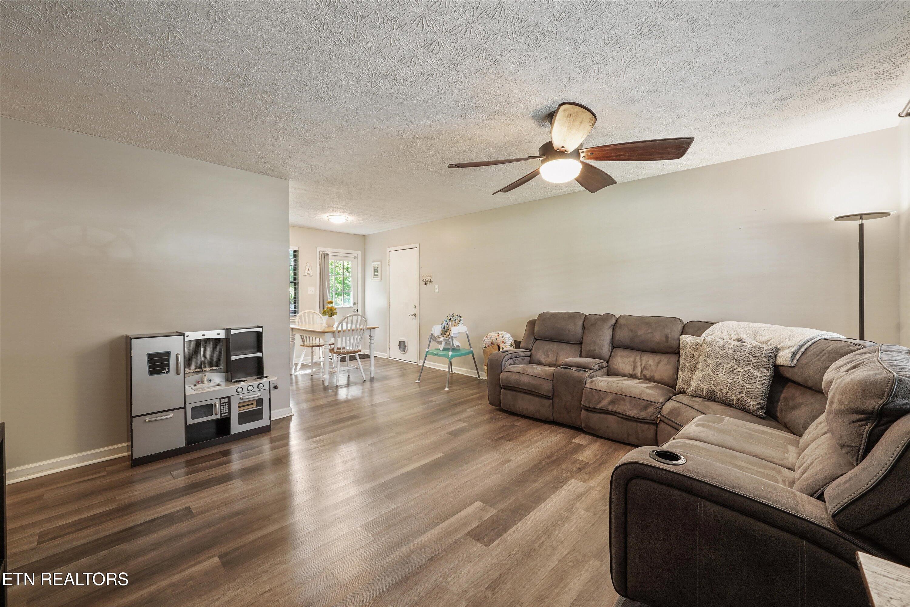 305 Red Fox Lane Clinton TN 37716