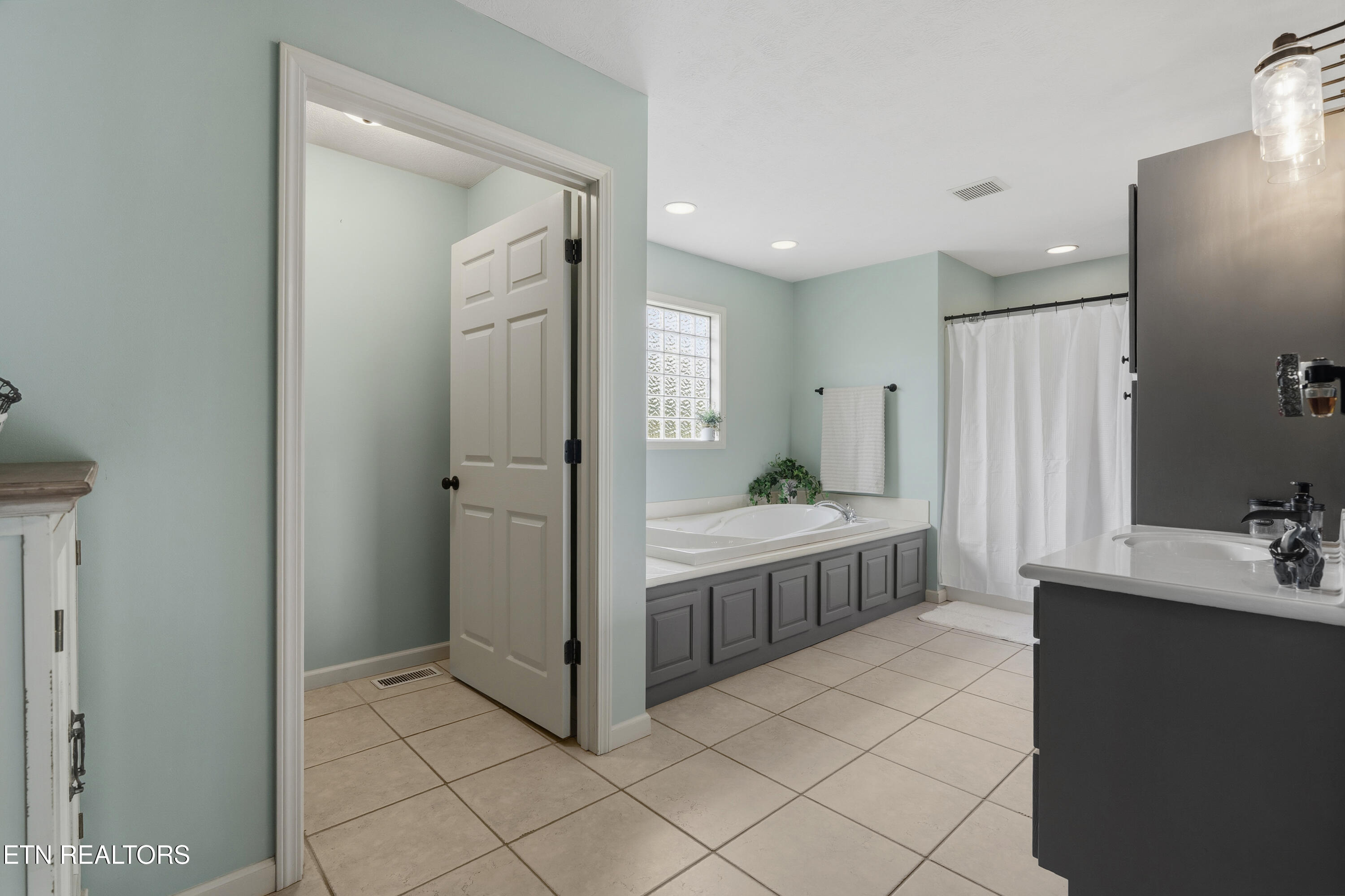 6052 Morganton Road Greenback TN 37742