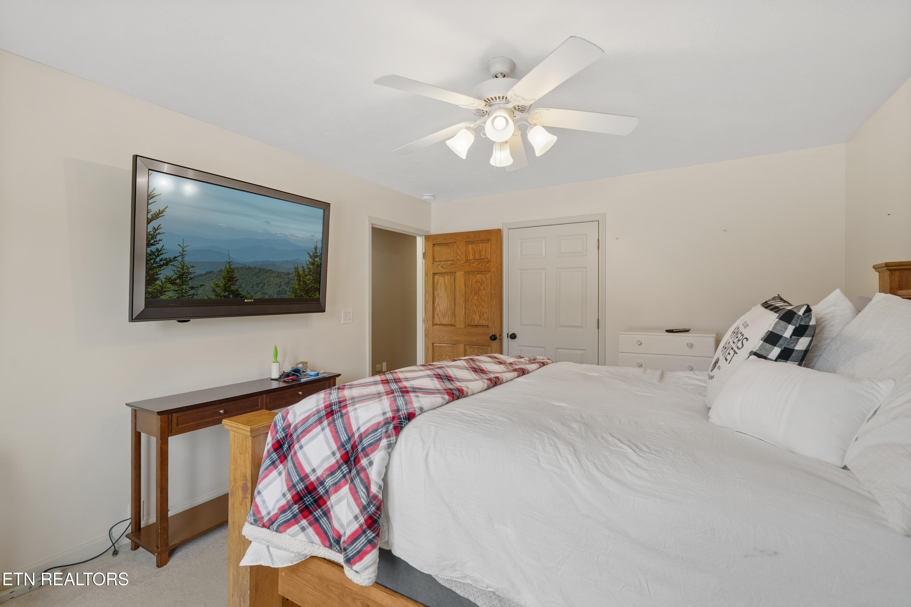 6052 Morganton Road Greenback TN 37742