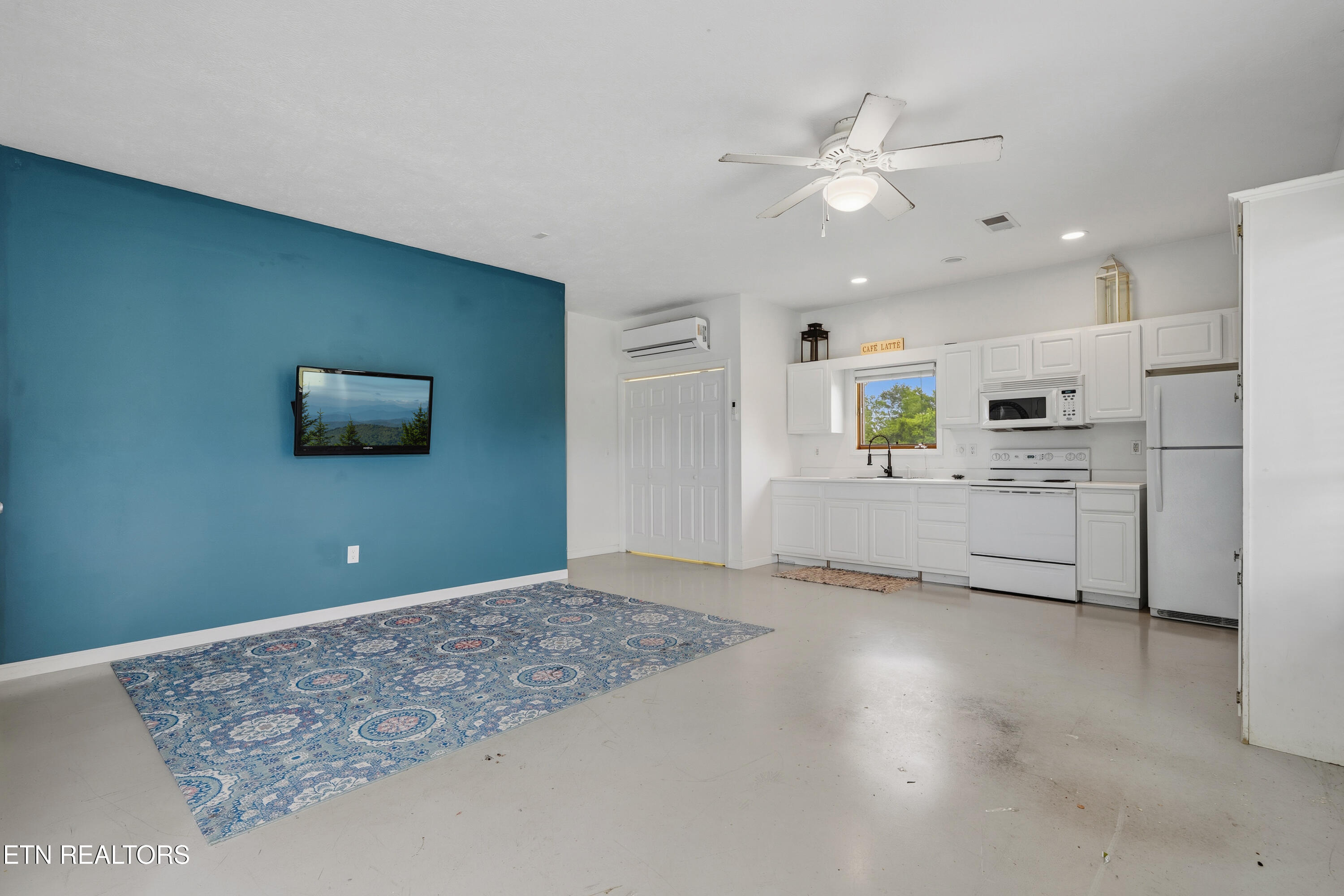 6052 Morganton Road Greenback TN 37742