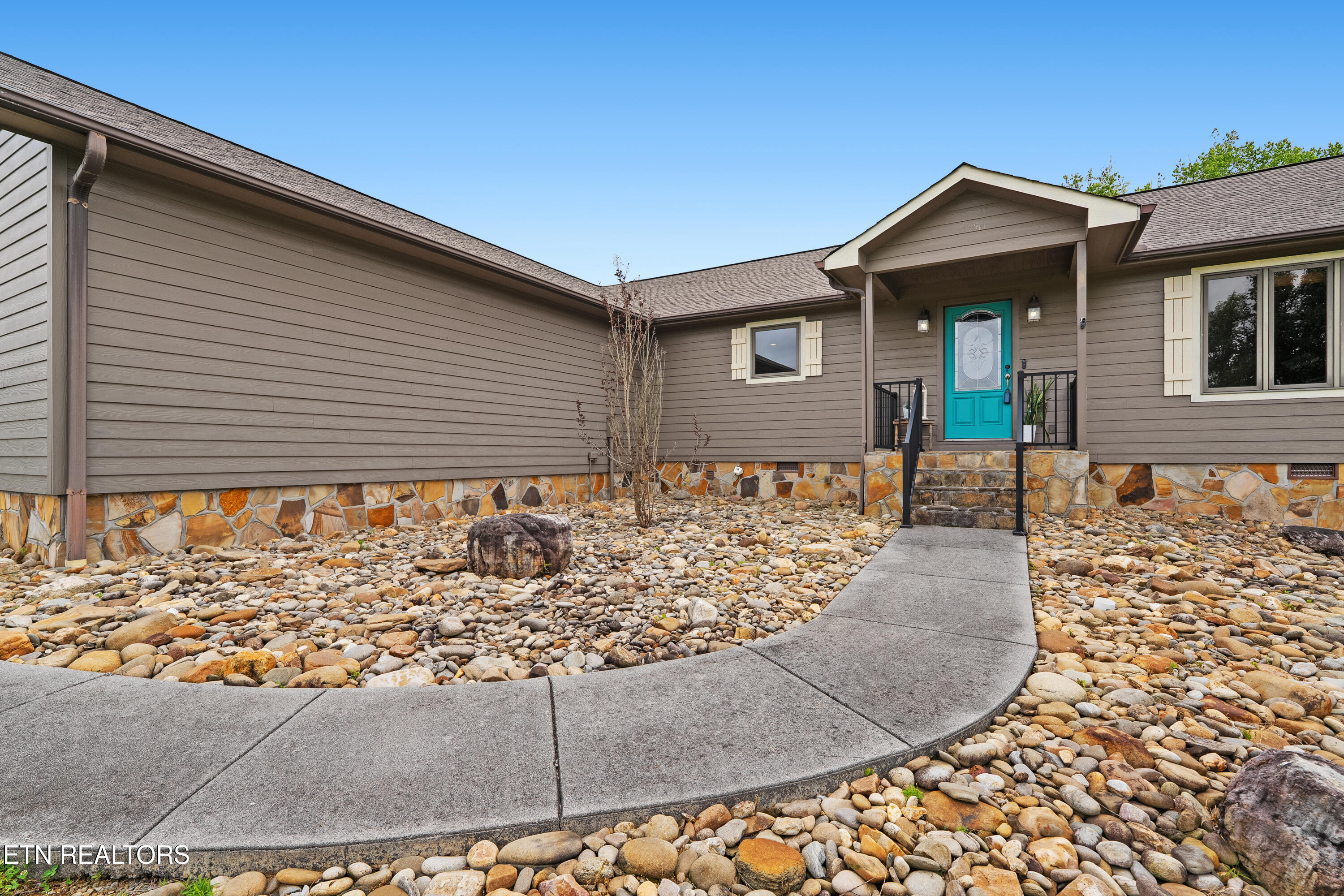 6052 Morganton Road Greenback TN 37742