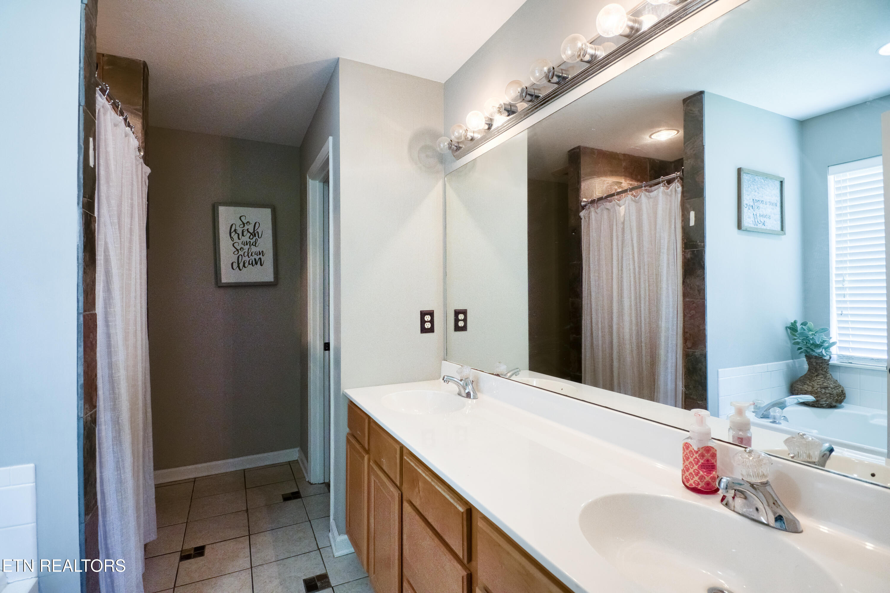 1227 Emerald Forest Lane Powell TN 37849
