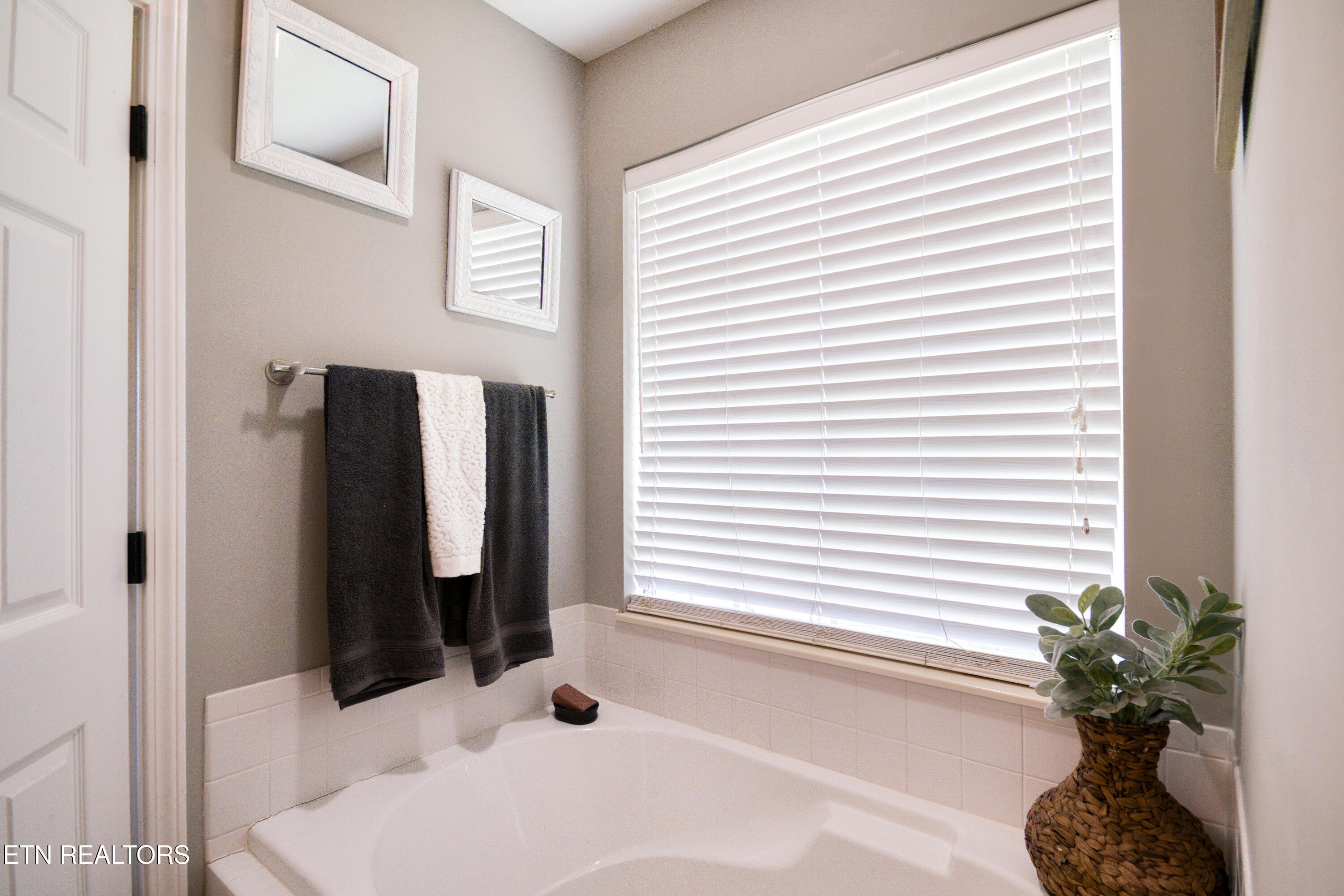 1227 Emerald Forest Lane Powell TN 37849