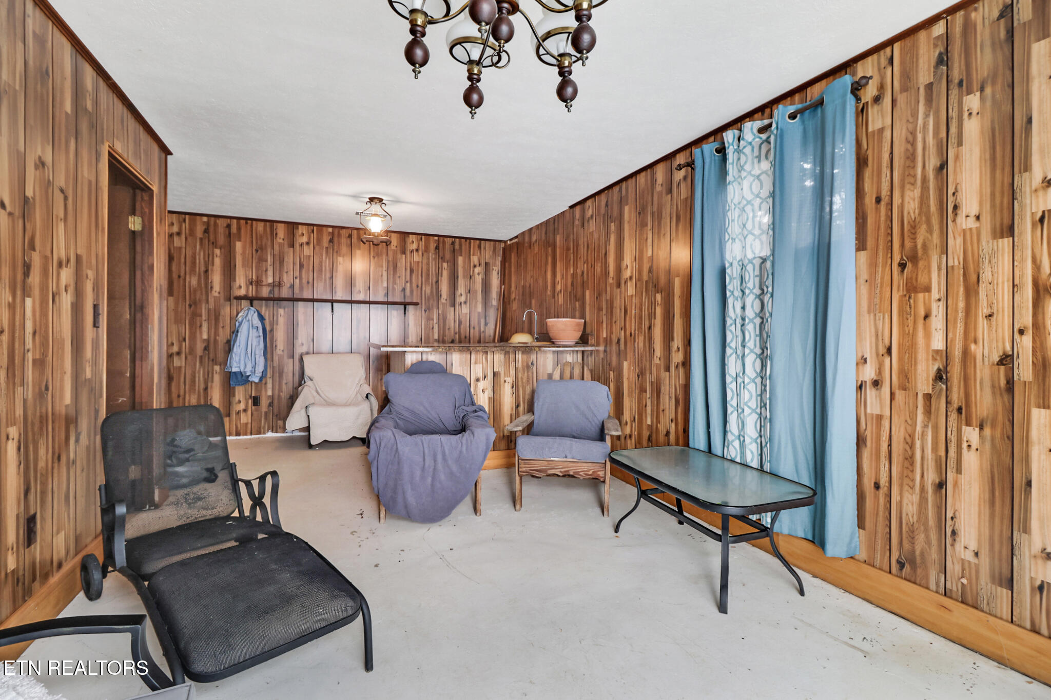 2620 Deer Lodge Highway Deer Lodge TN 37726
