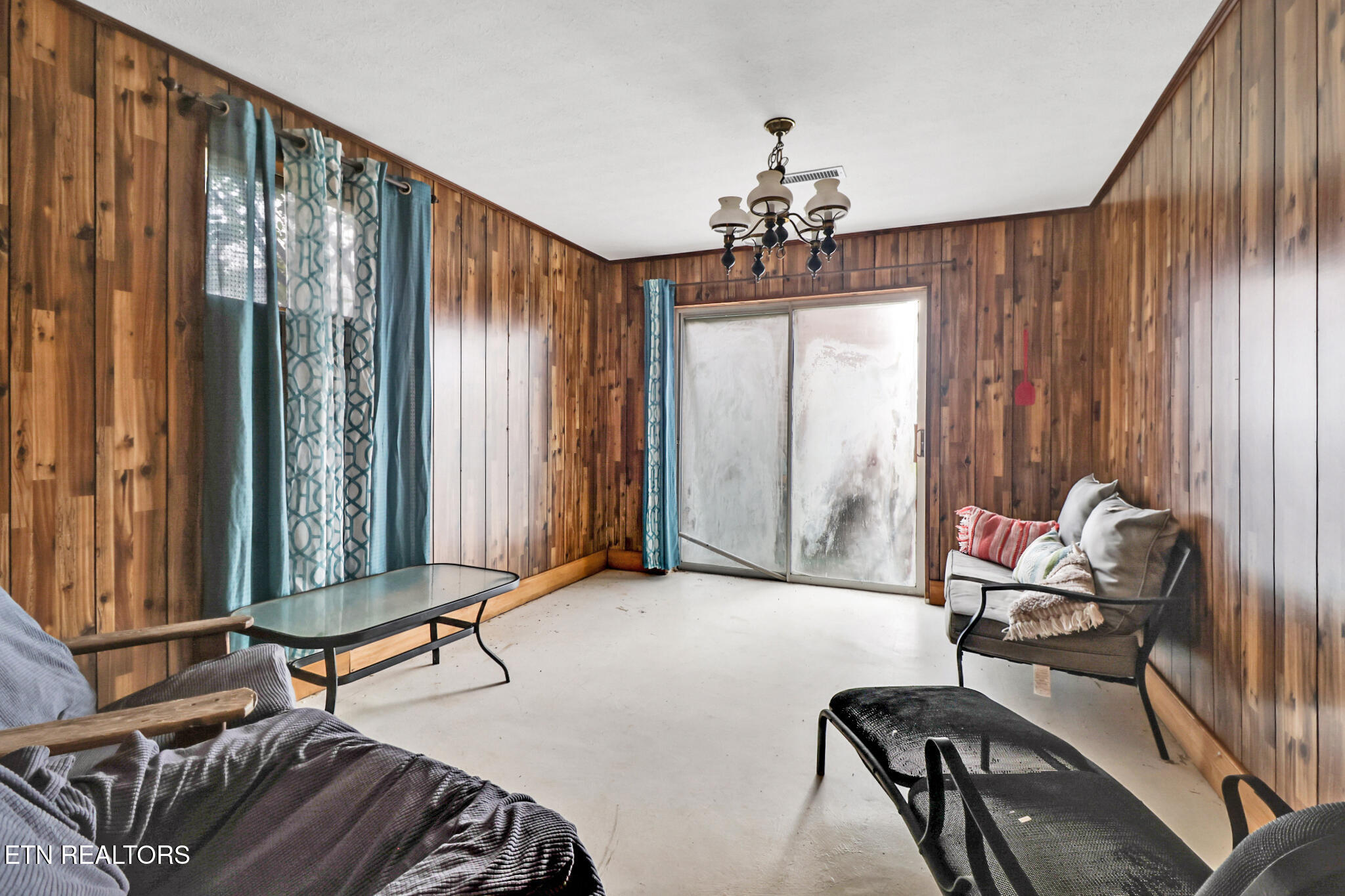 2620 Deer Lodge Highway Deer Lodge TN 37726