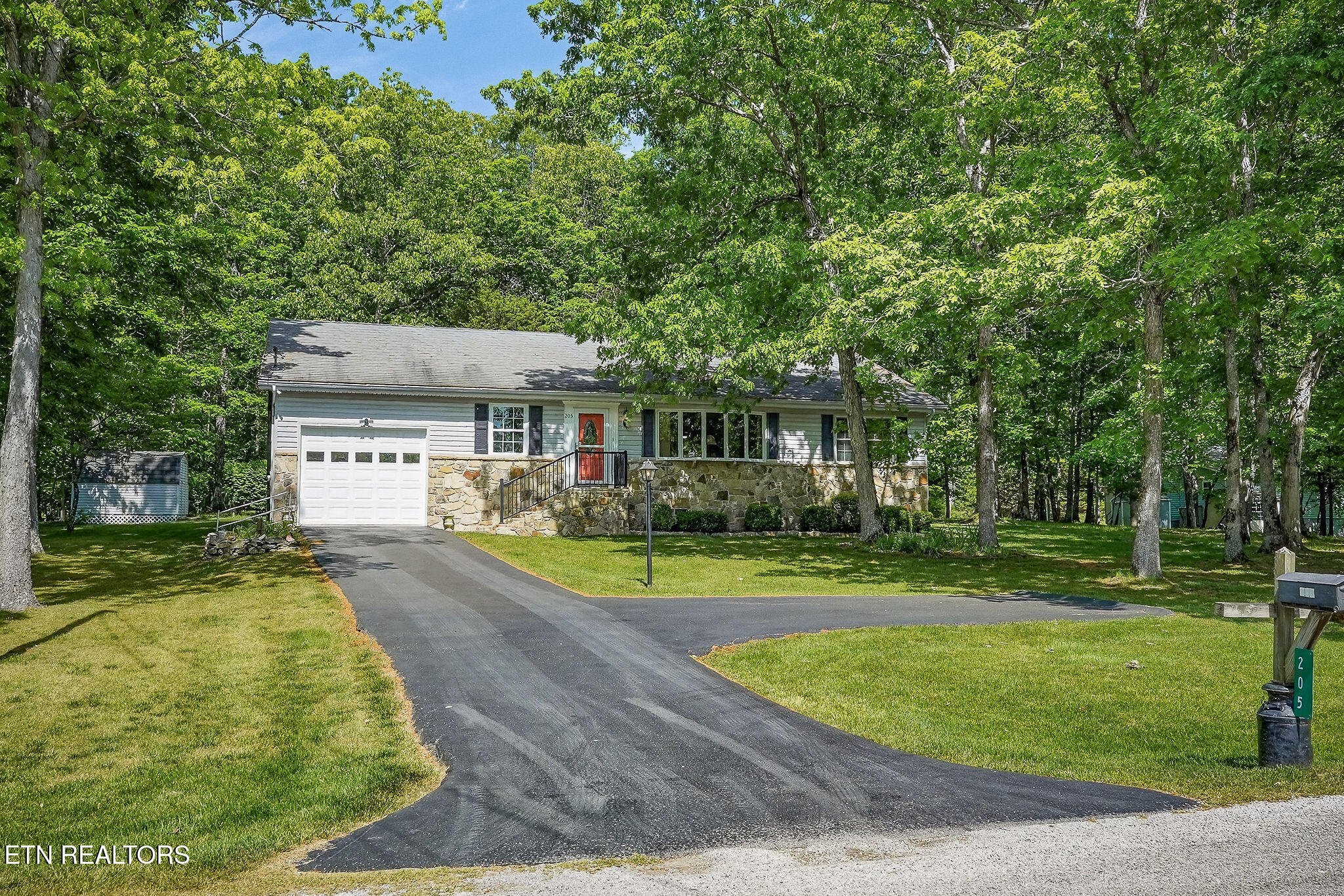 205 Kings Down Drive Crossville TN 38558