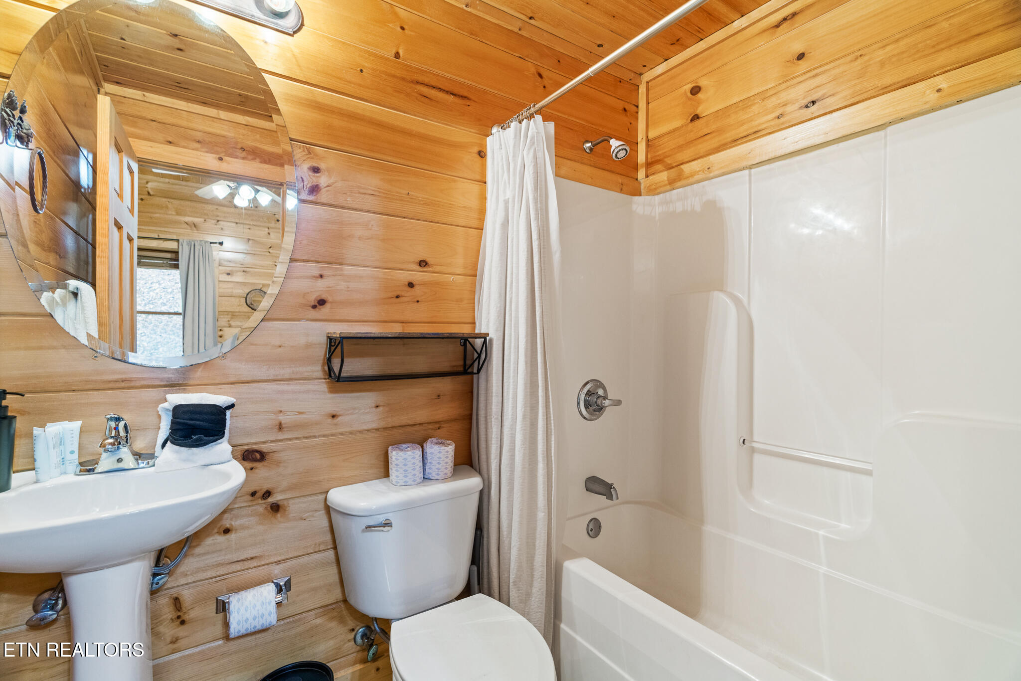 2020 Bear Creek Way Pigeon Forge TN 37862