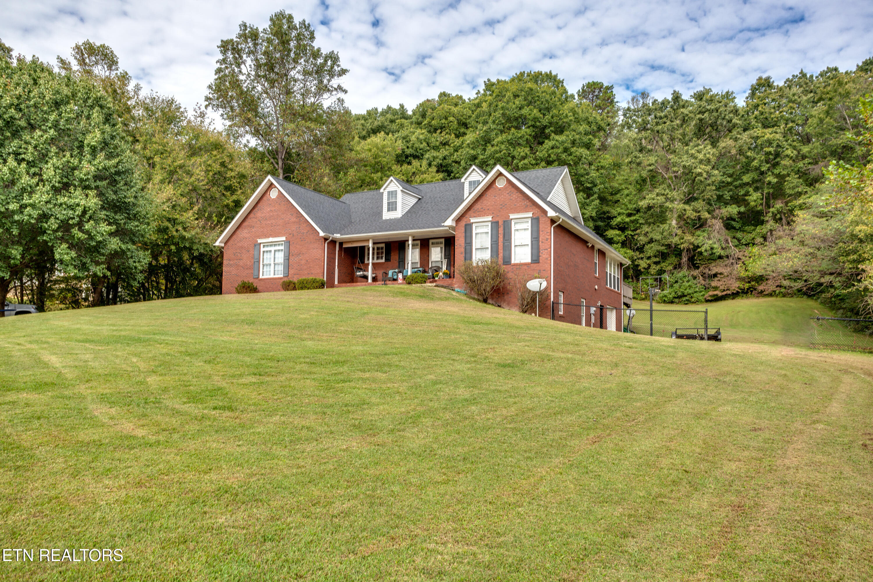 949 Hill Street Jellico TN 37762