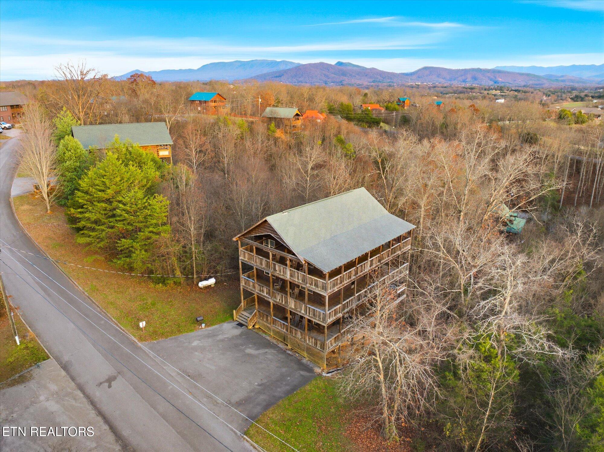 2022 Oakmont Drive Sevierville TN 37876