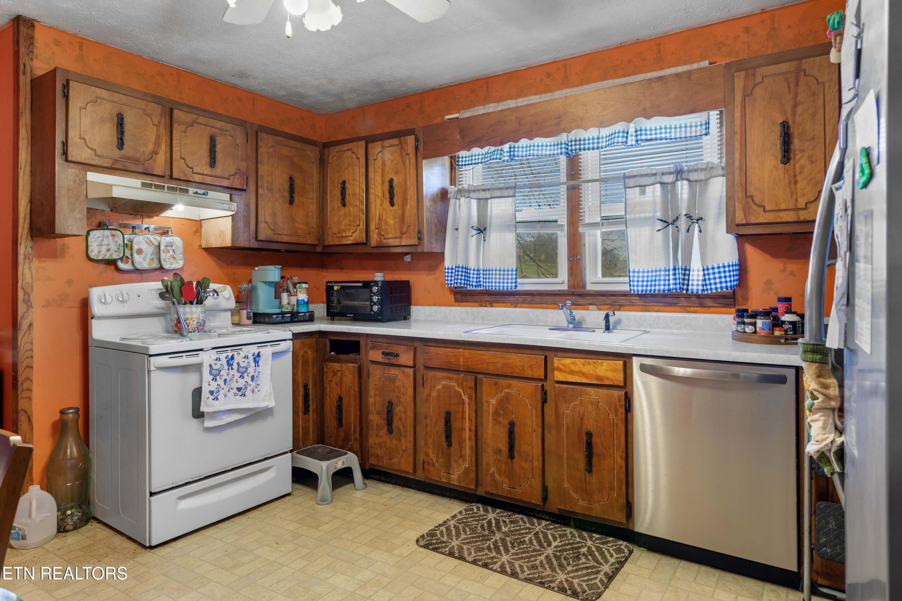 385 Hubbs Grove Road Maynardville TN 37807
