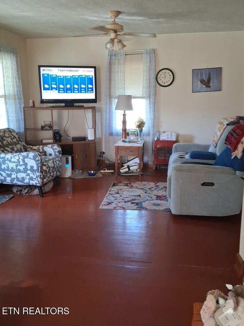 385 Hubbs Grove Road Maynardville TN 37807