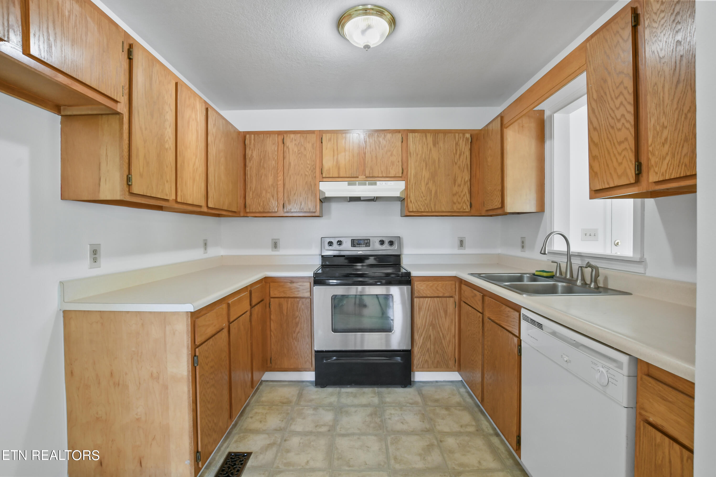 120 Regan Lane Lane Lafollette TN 37766