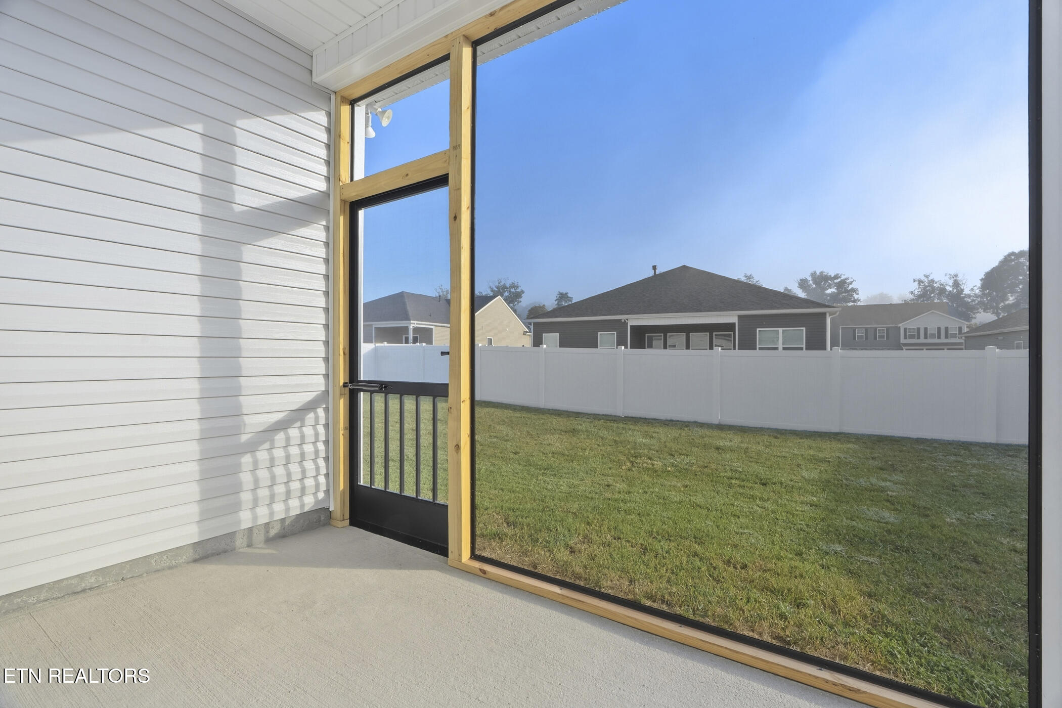 735 Saulsbury Lane Clinton TN 37716