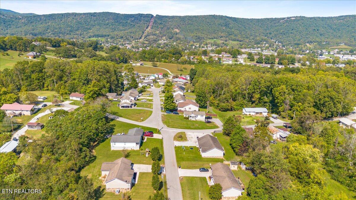 112 Margaret Lane Jacksboro TN 37757