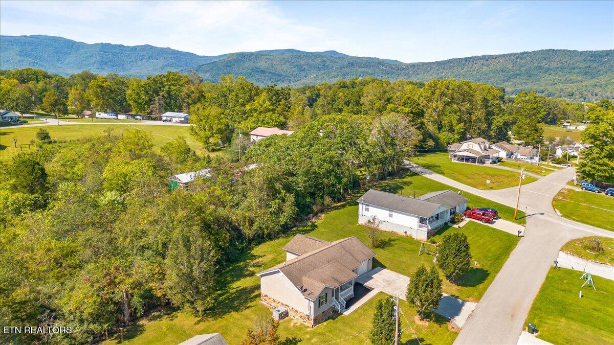 112 Margaret Lane Jacksboro TN 37757