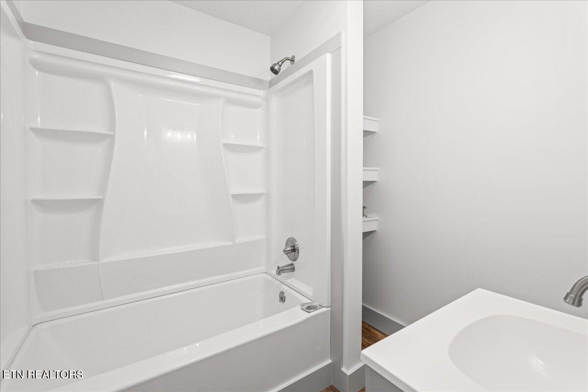 112 Margaret Lane Jacksboro TN 37757