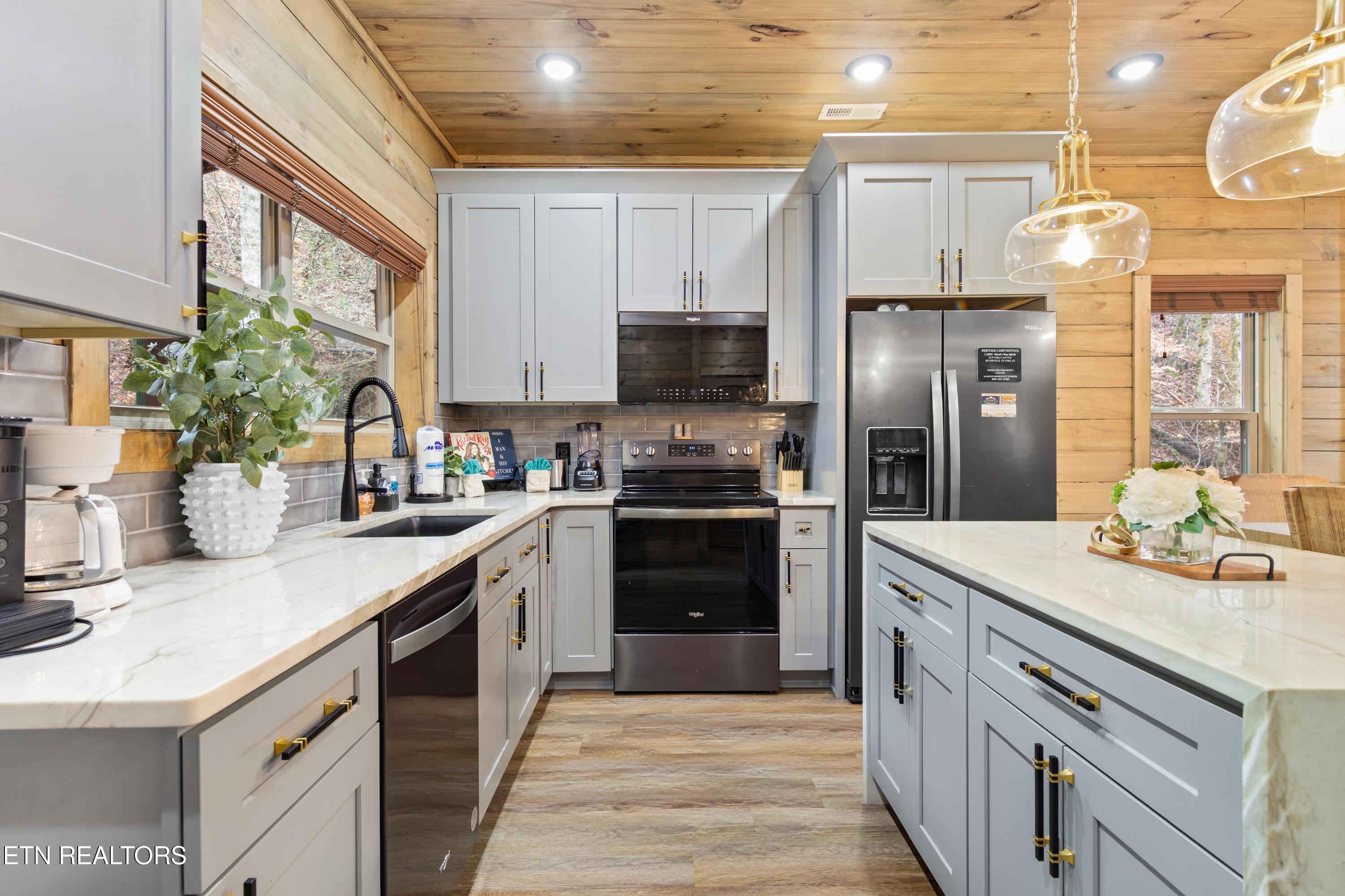 2119 Valley Creek Way Pigeon Forge TN 37862