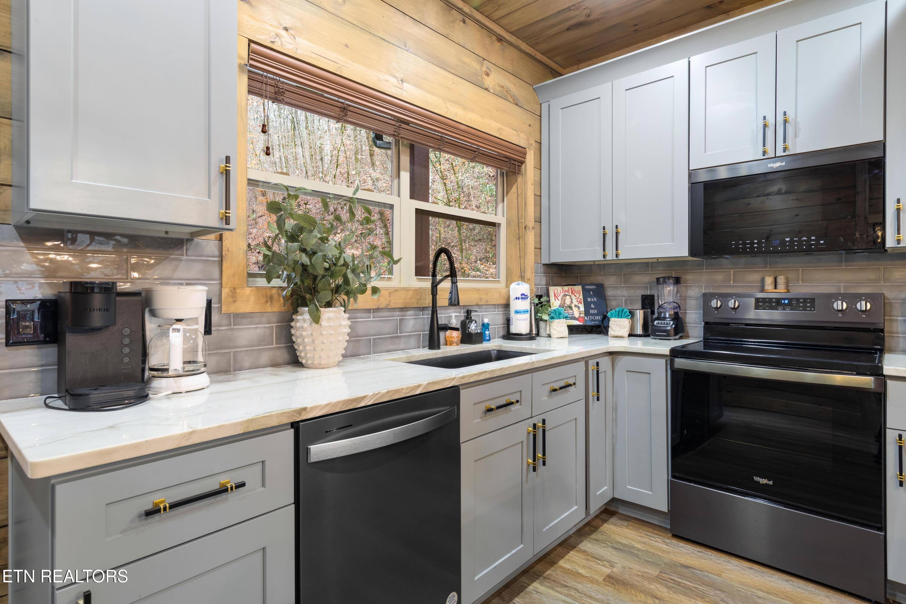 2119 Valley Creek Way Pigeon Forge TN 37862