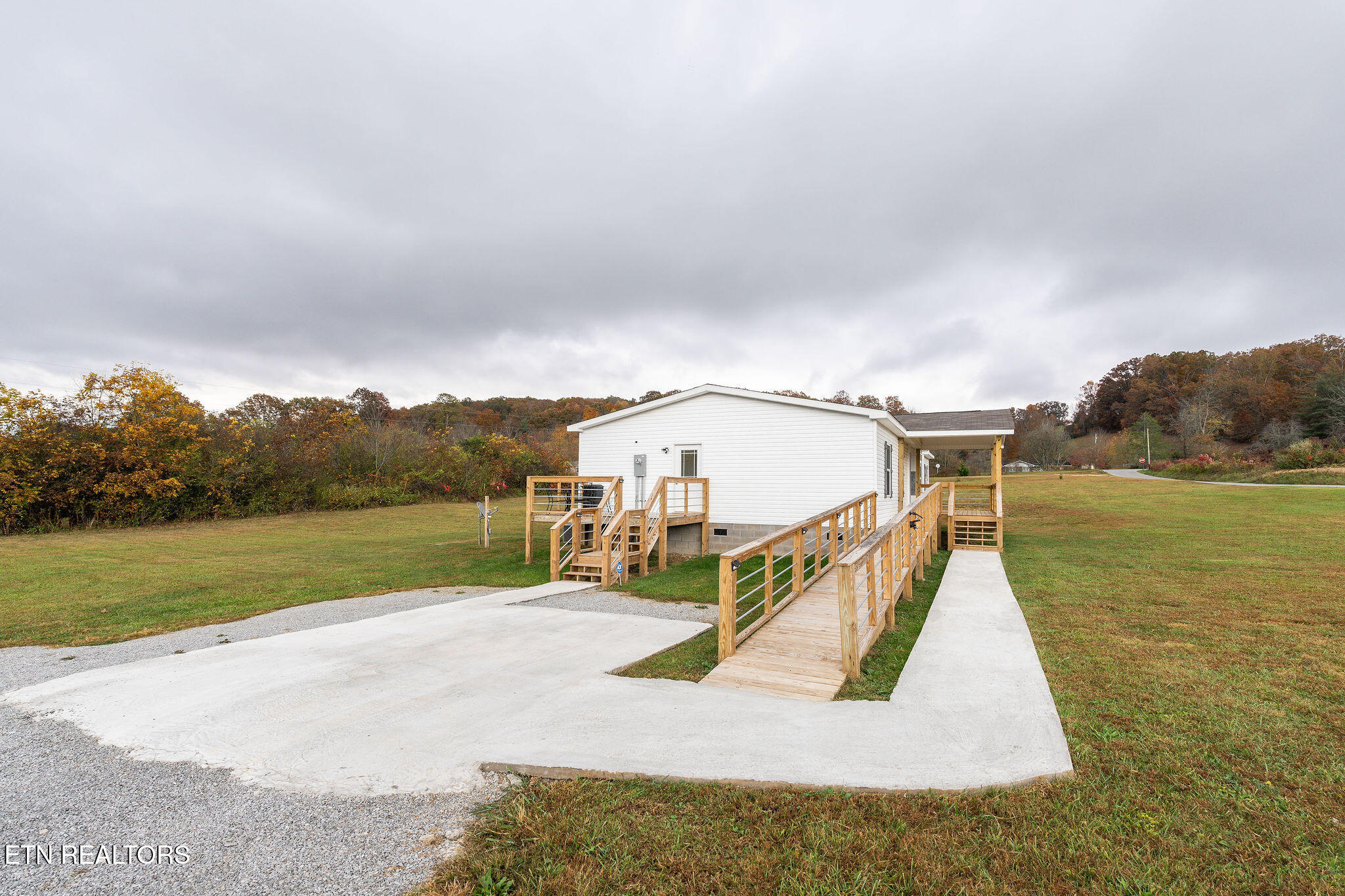 673 Aaron Davis Road Speedwell TN 37870