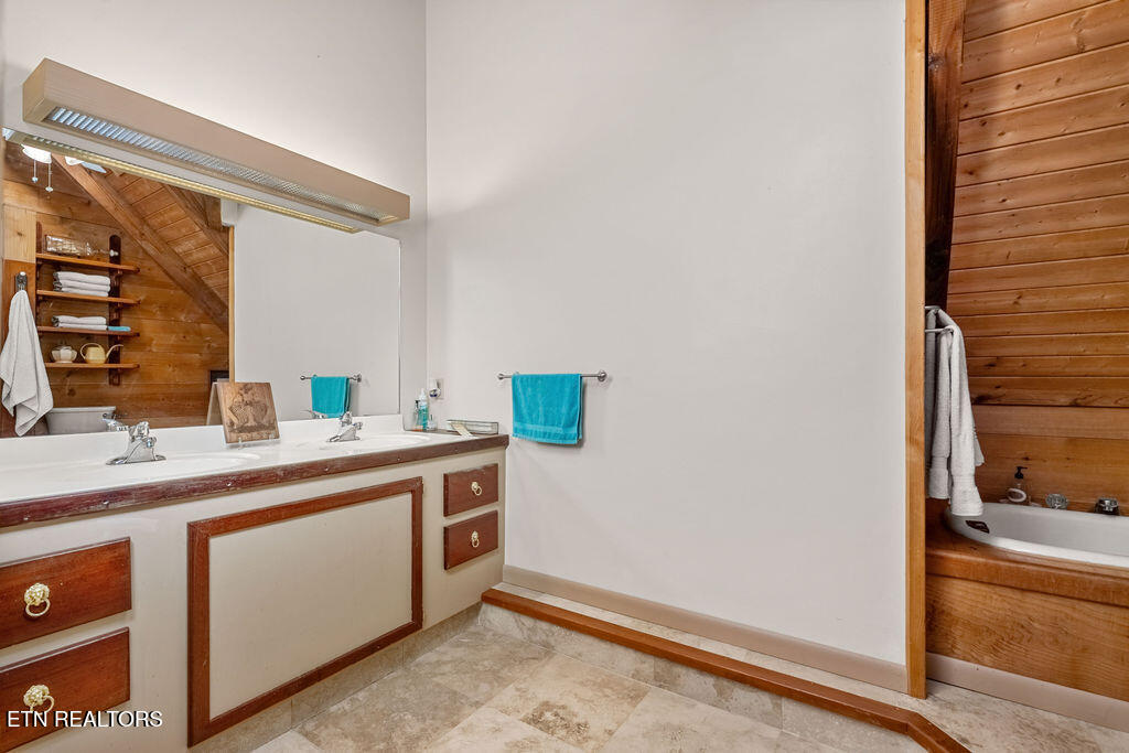 117 Chickasaw Point Ten Mile TN 37880