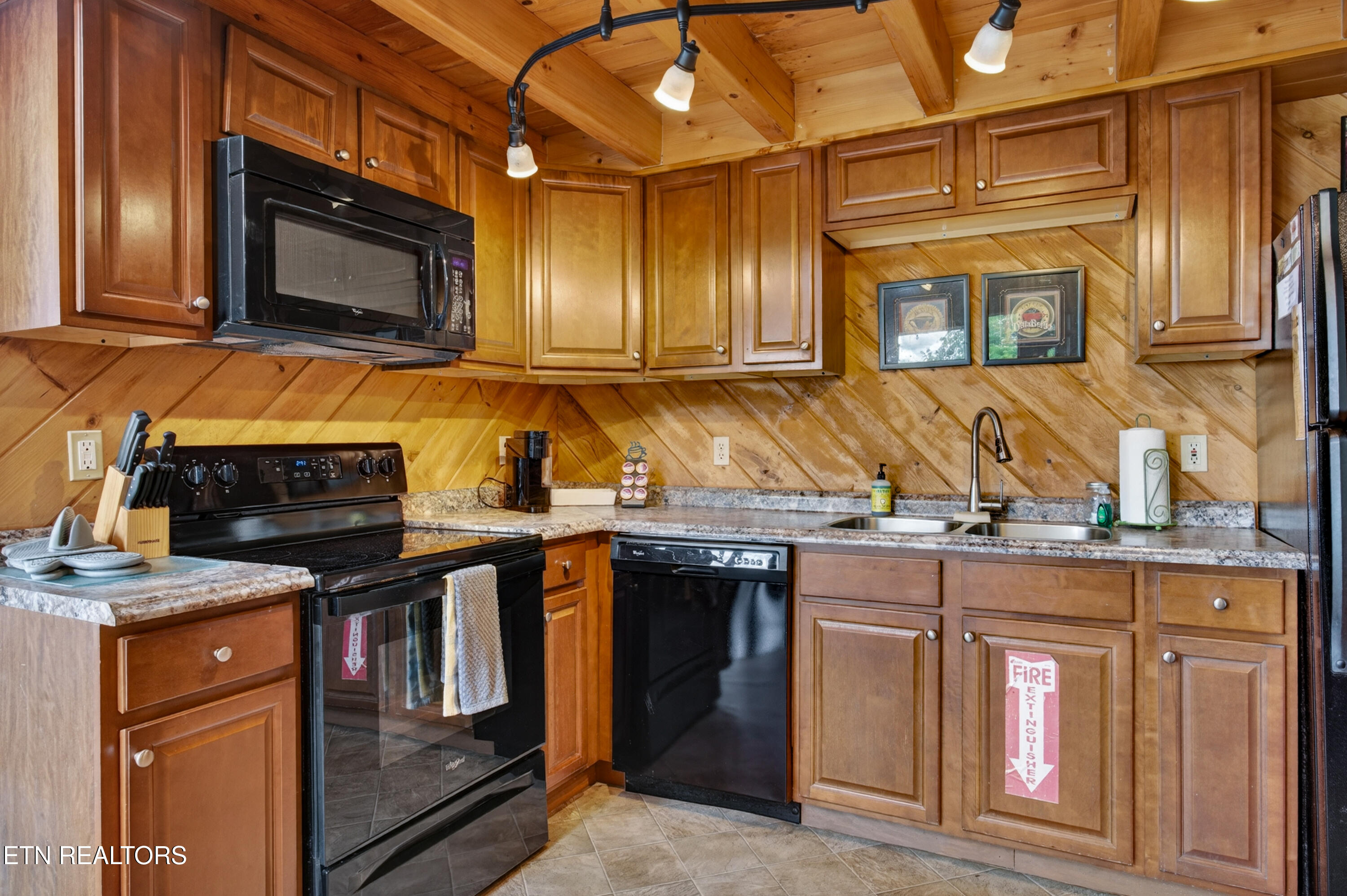 1520 Raven View Way Sevierville TN 37876