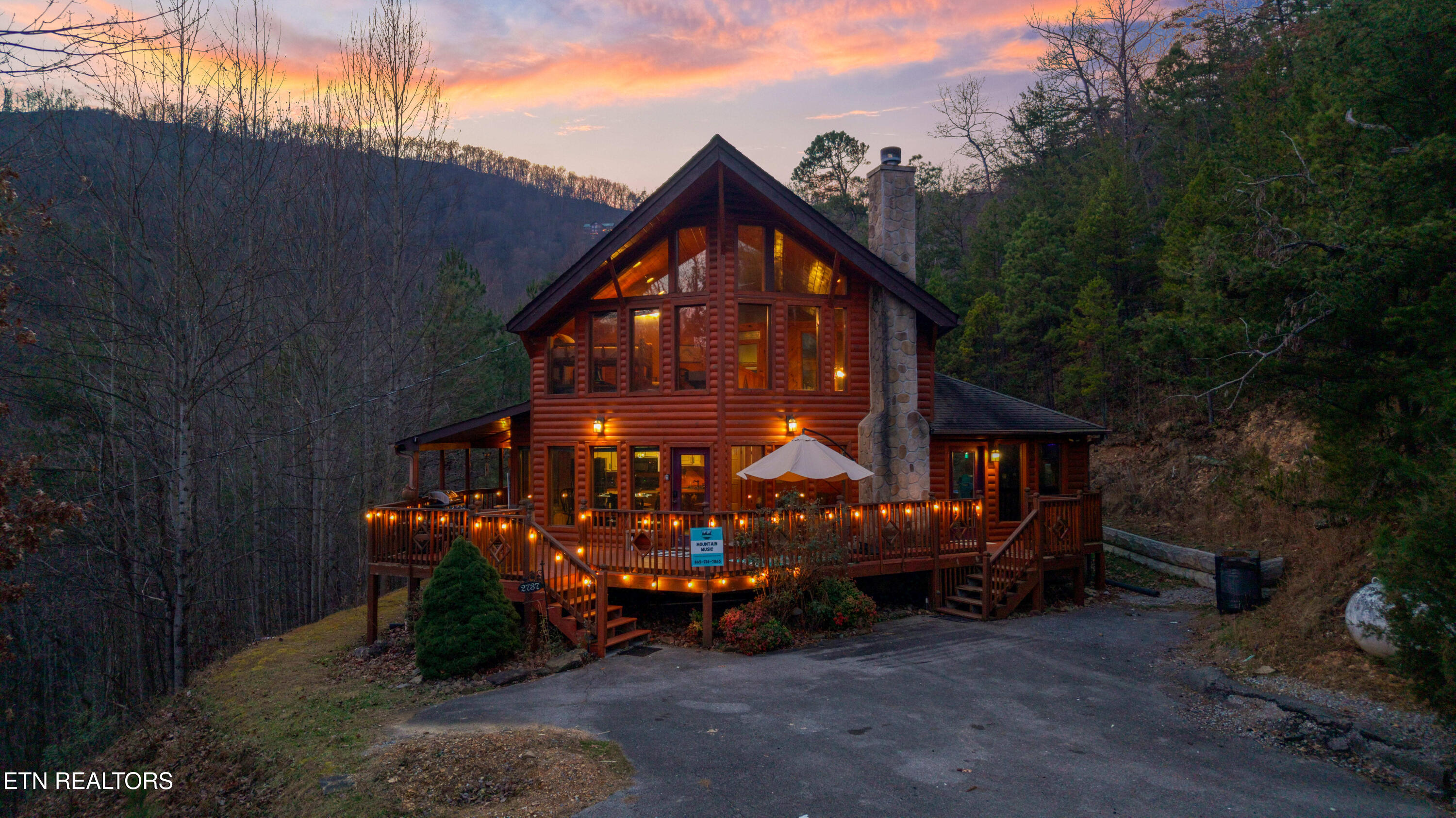 2737 Pine Crest Lane Sevierville TN 37862
