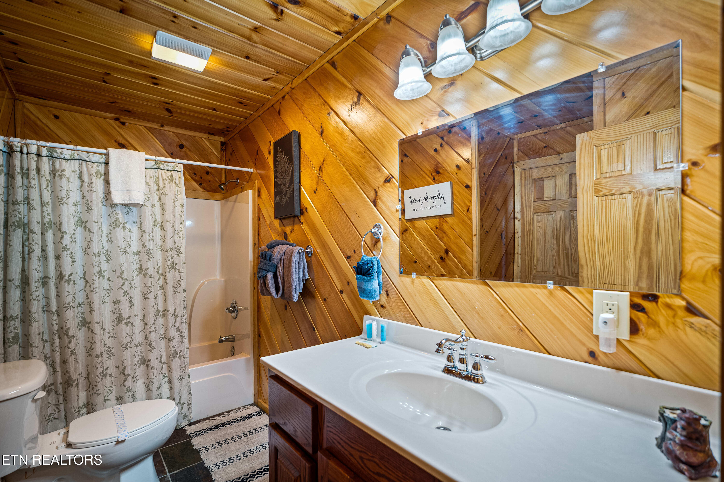 2737 Pine Crest Lane Sevierville TN 37862