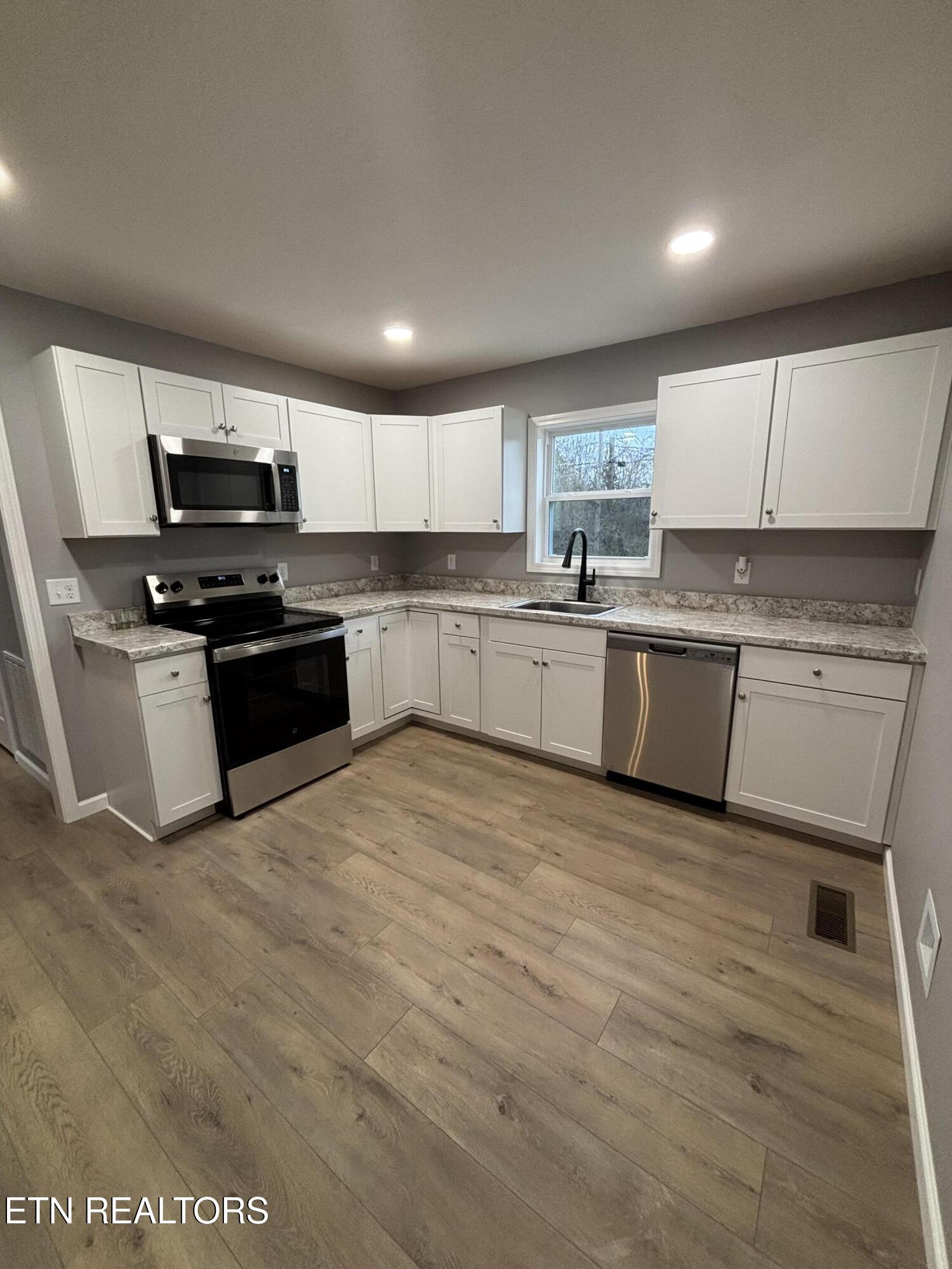 2392 Cecelia Avenue Maryville TN 37804