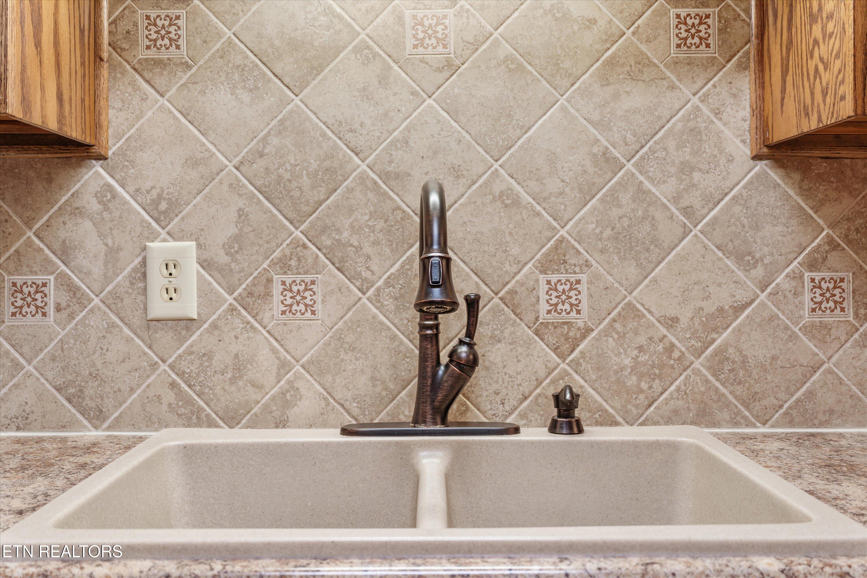 925 Crestview Circle Lenoir City TN 37772