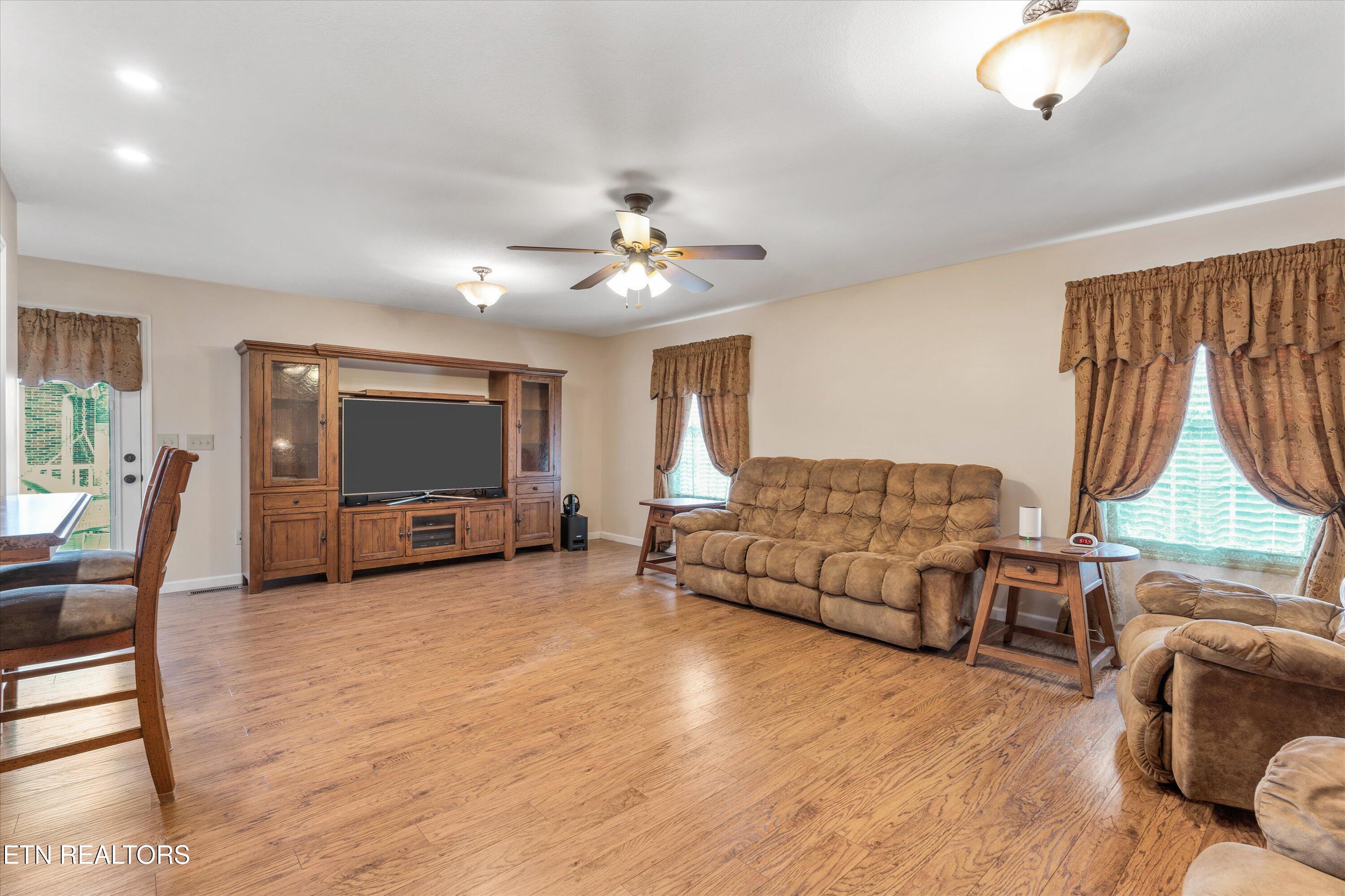 925 Crestview Circle Lenoir City TN 37772
