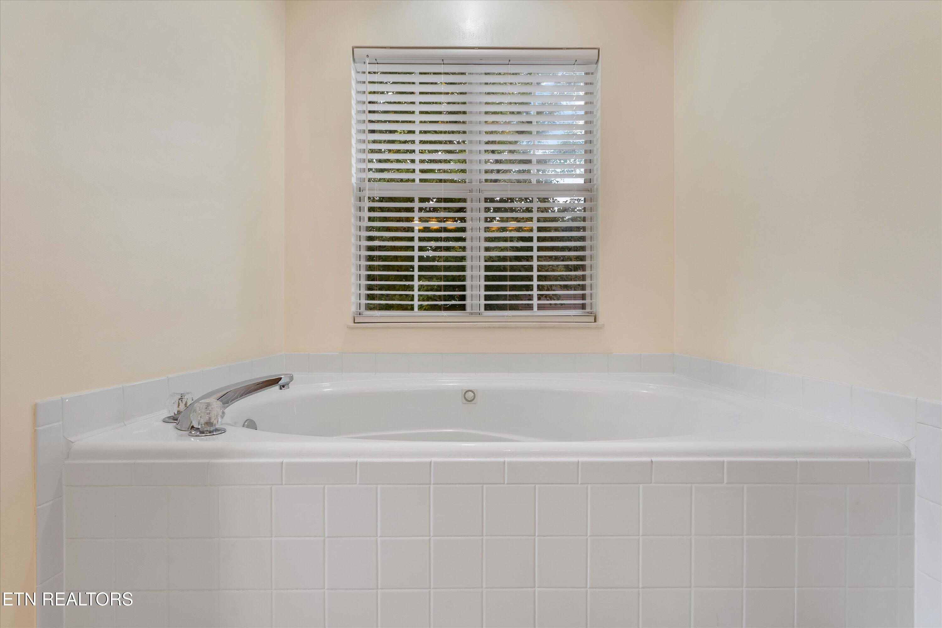 925 Crestview Circle Lenoir City TN 37772
