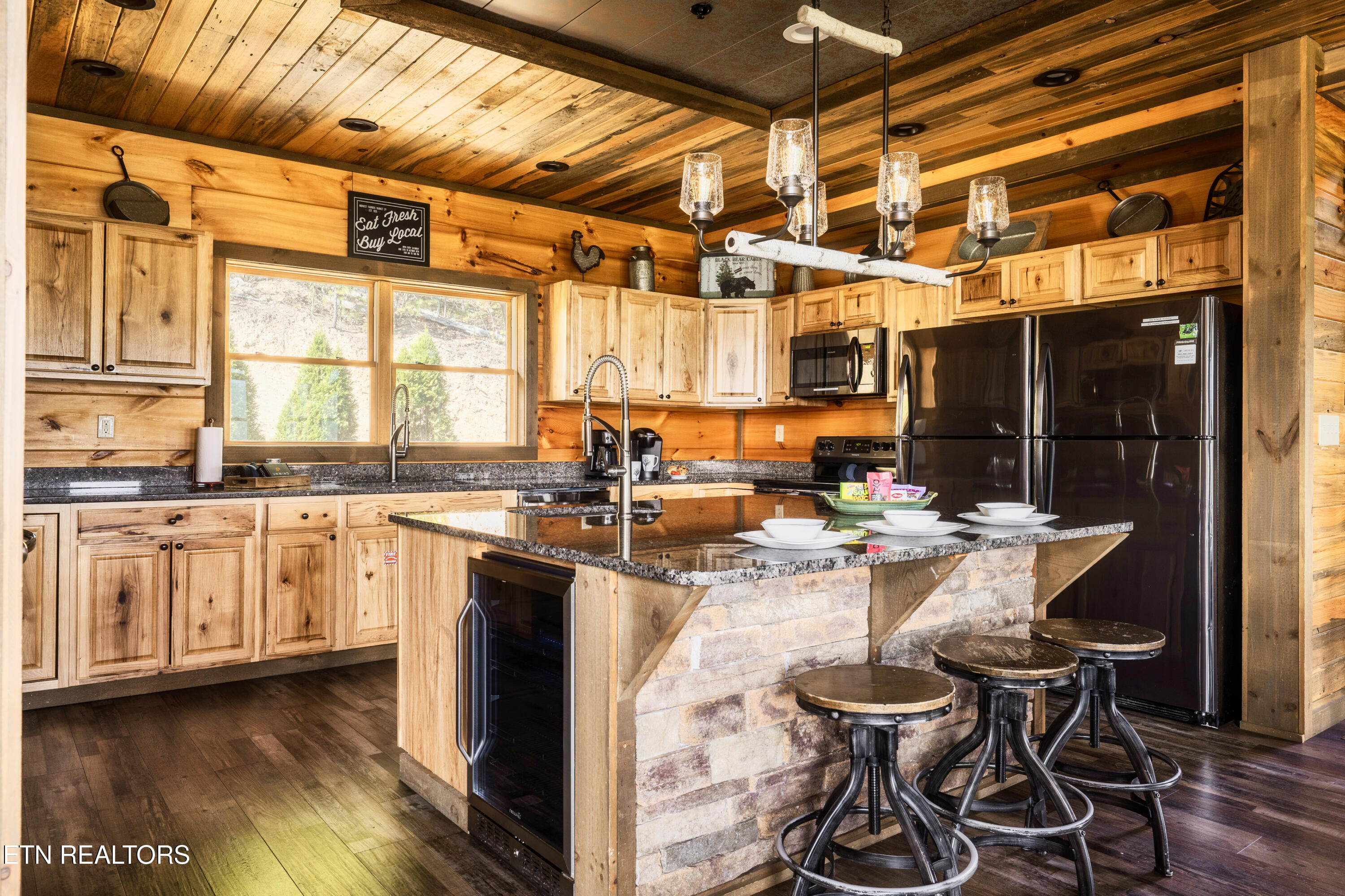 2470 Hackberry Drive Sevierville TN 37862