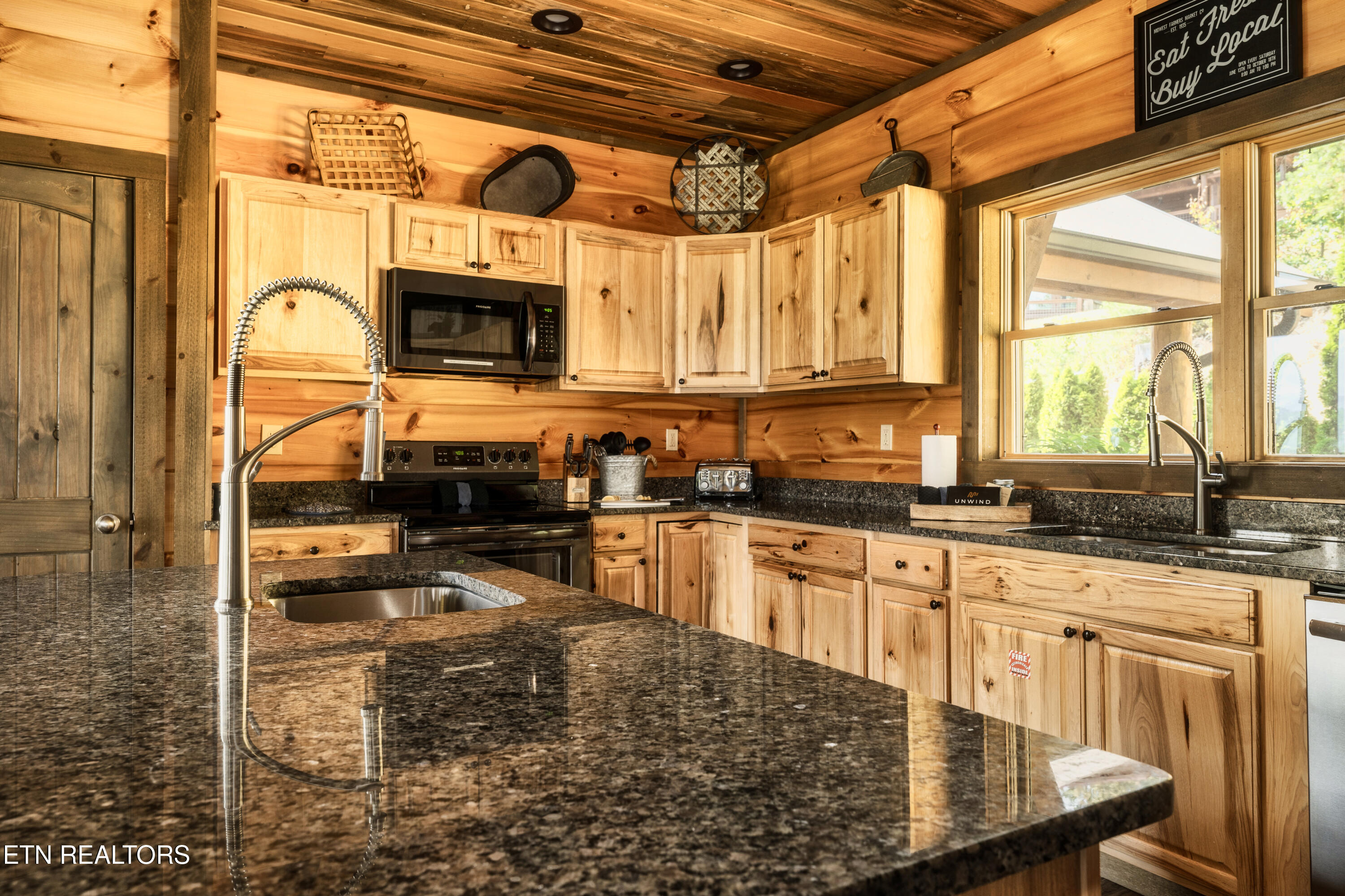 2470 Hackberry Drive Sevierville TN 37862
