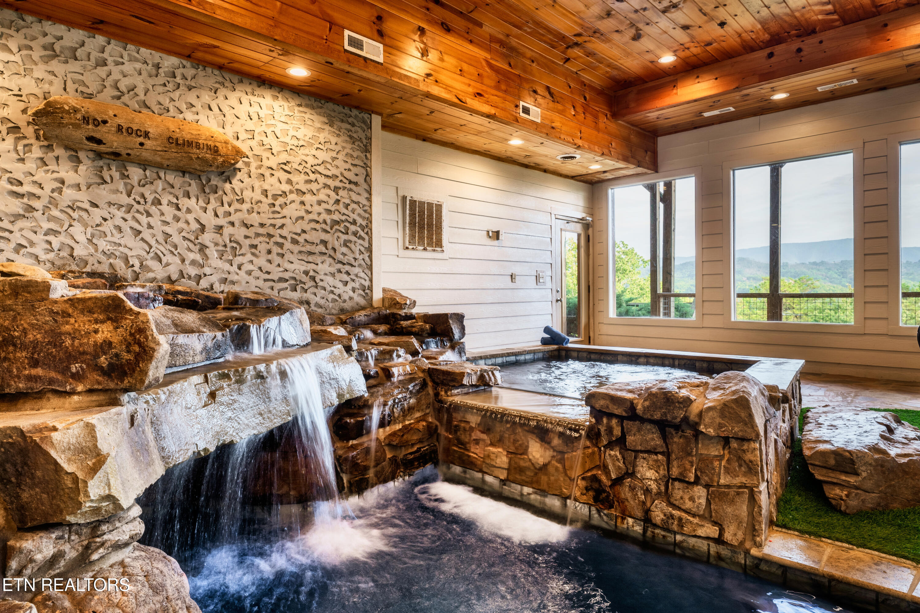 2470 Hackberry Drive Sevierville TN 37862